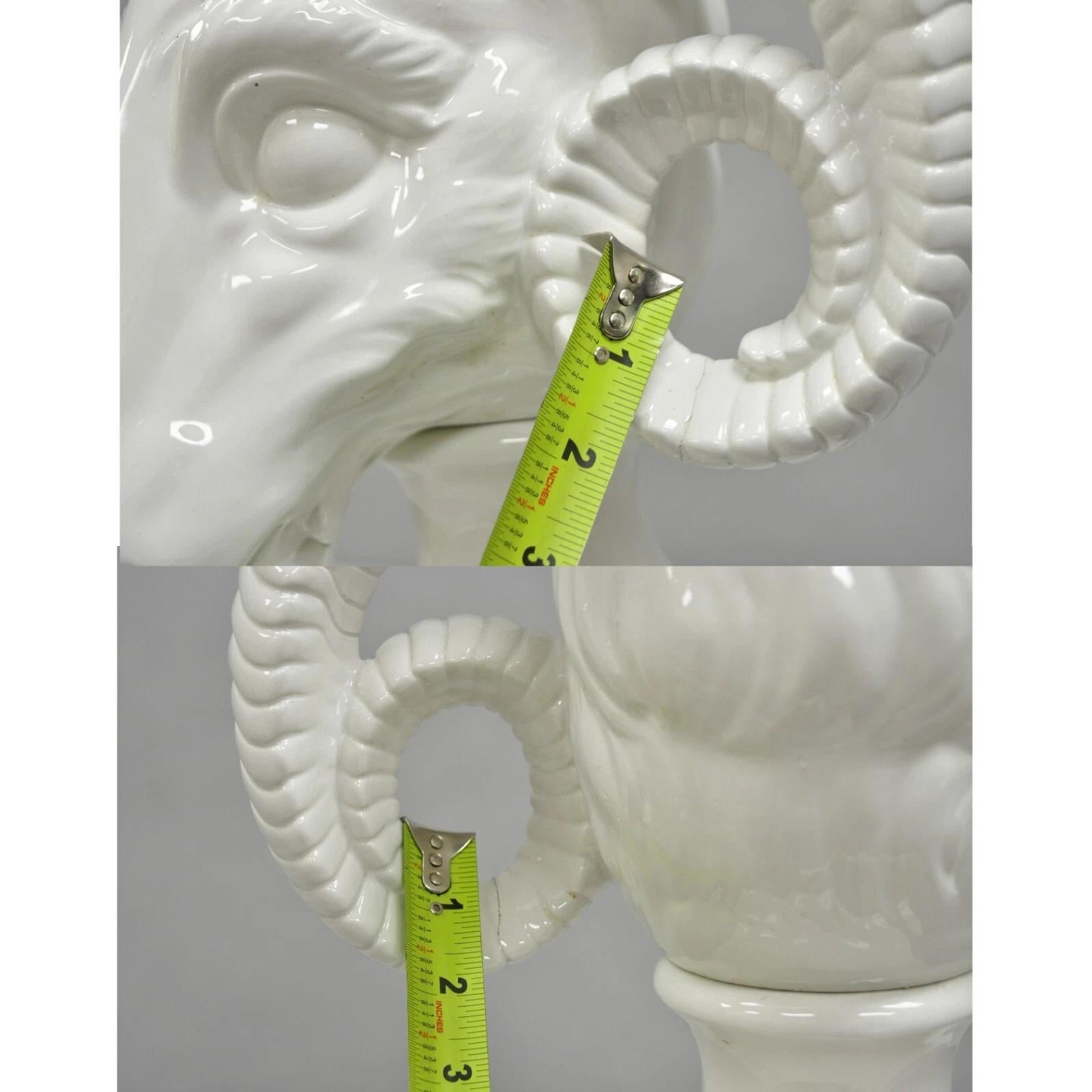 Vintage Chapman Neoclásico Cabeza de Carnero Porcelana Blanca Blanc de Chine Lámpara de Sobremesa en venta 3