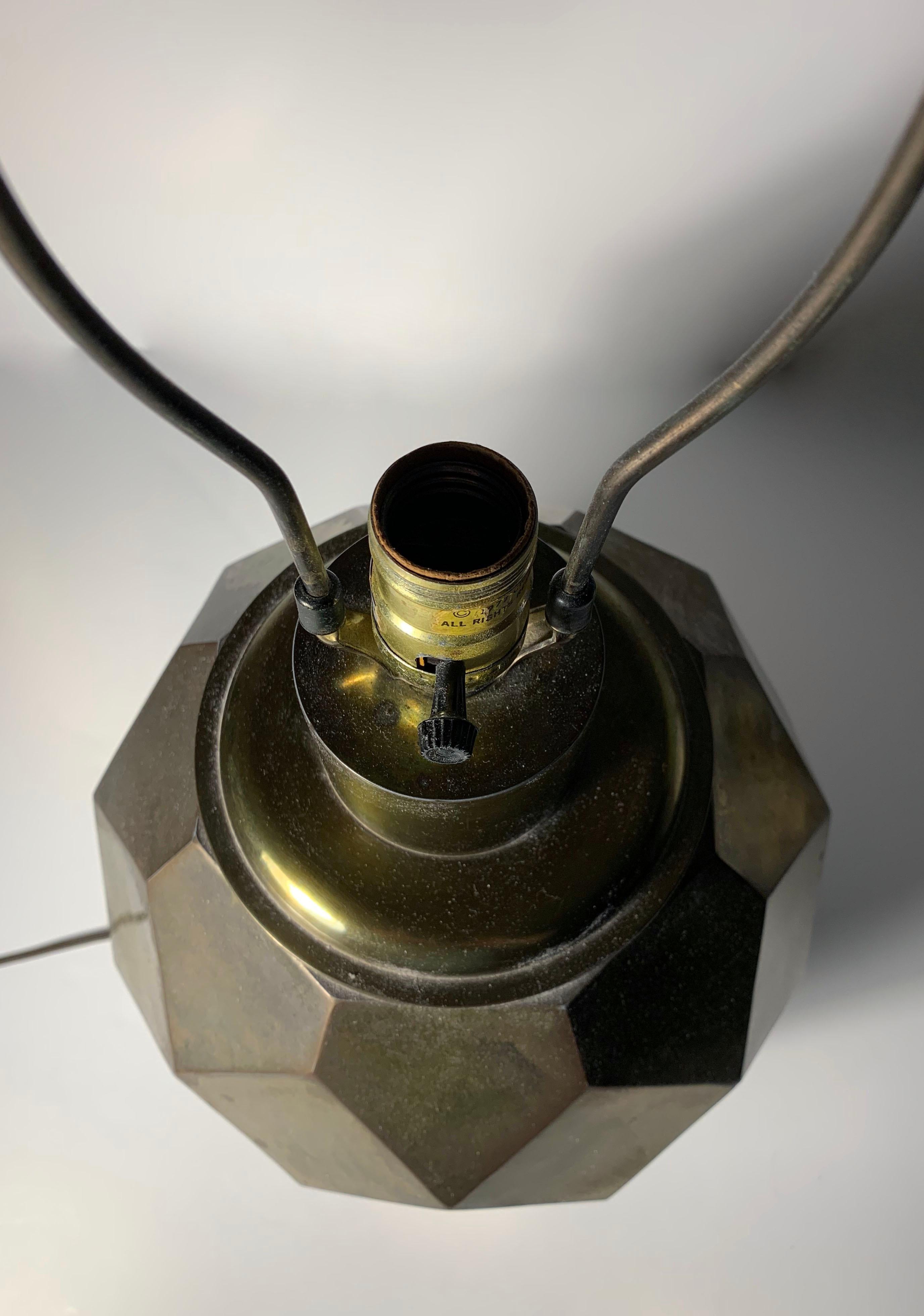 Chapman Prismatische Vintage-Lampe aus Messing im Angebot 3