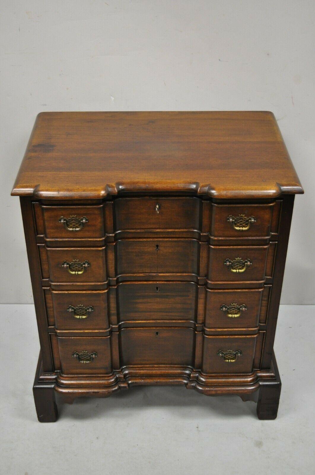 American Vintage Charak English Chippendale Style Mahogany 4 Drawer Blockfront Chest