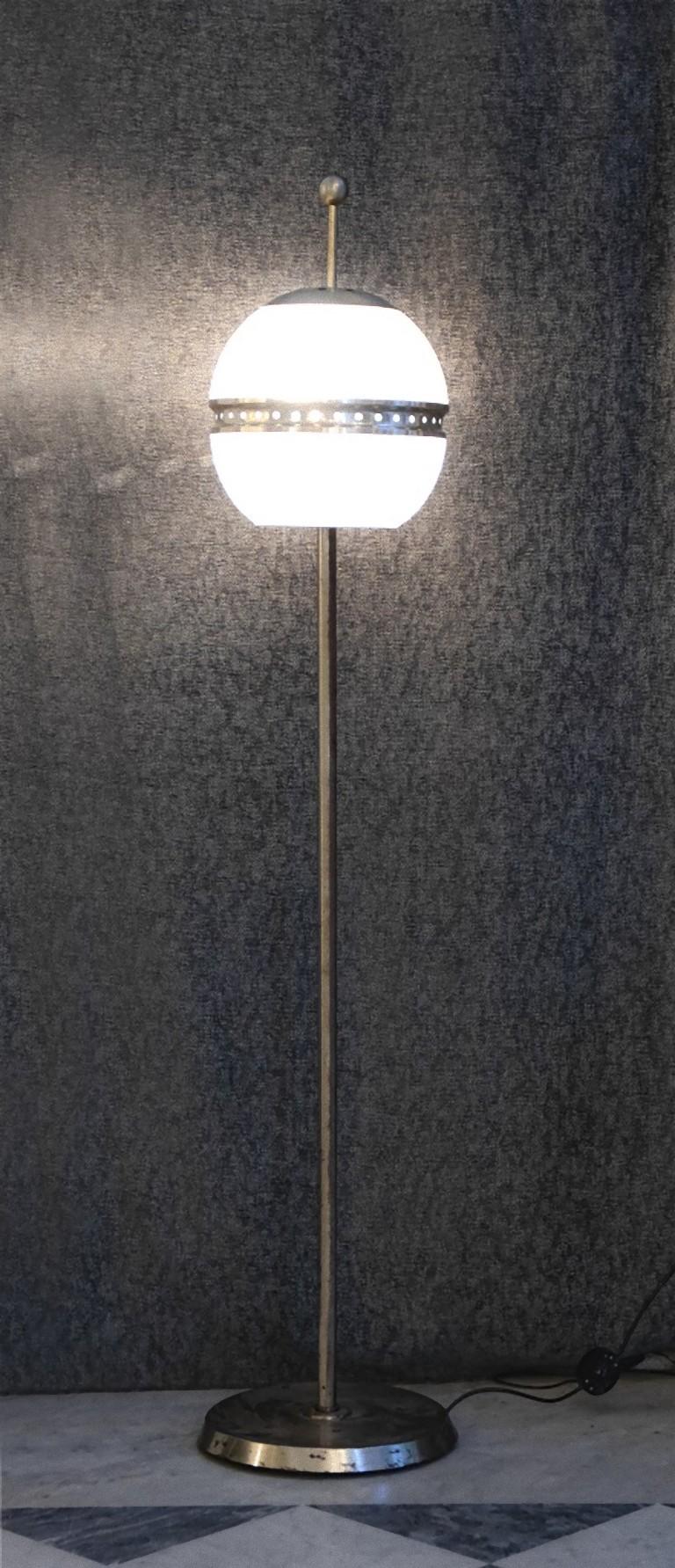 Chiaravallotti floor lamp is an elegant design lamp designed in the half of the 1950s.

Steel and glass.

Created by Chiaravallotti design. Made in Italy.

Excellent conditions.

Chiaravallotti floor lamp, is an excellent work realized in the half