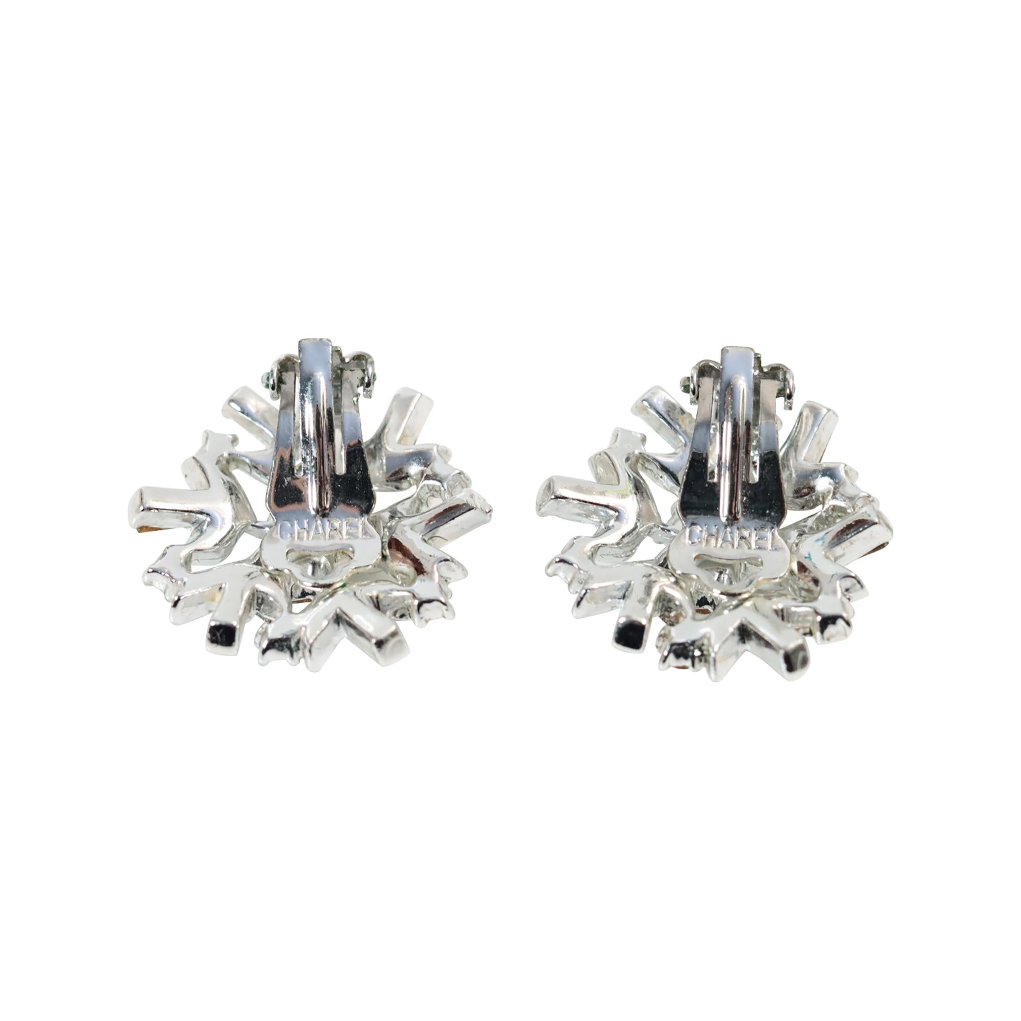 Pendientes vintage Charel de diamantes en tono plateado Circa años 70 en venta 1