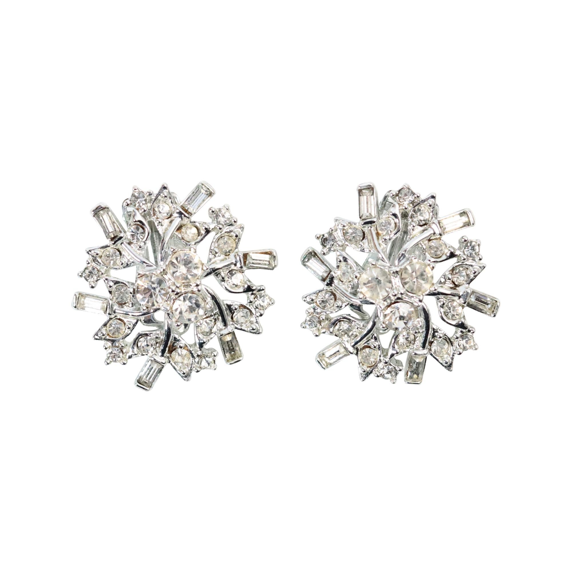 Femenino o masculino Pendientes vintage Charel de diamantes en tono plateado Circa años 70 en venta