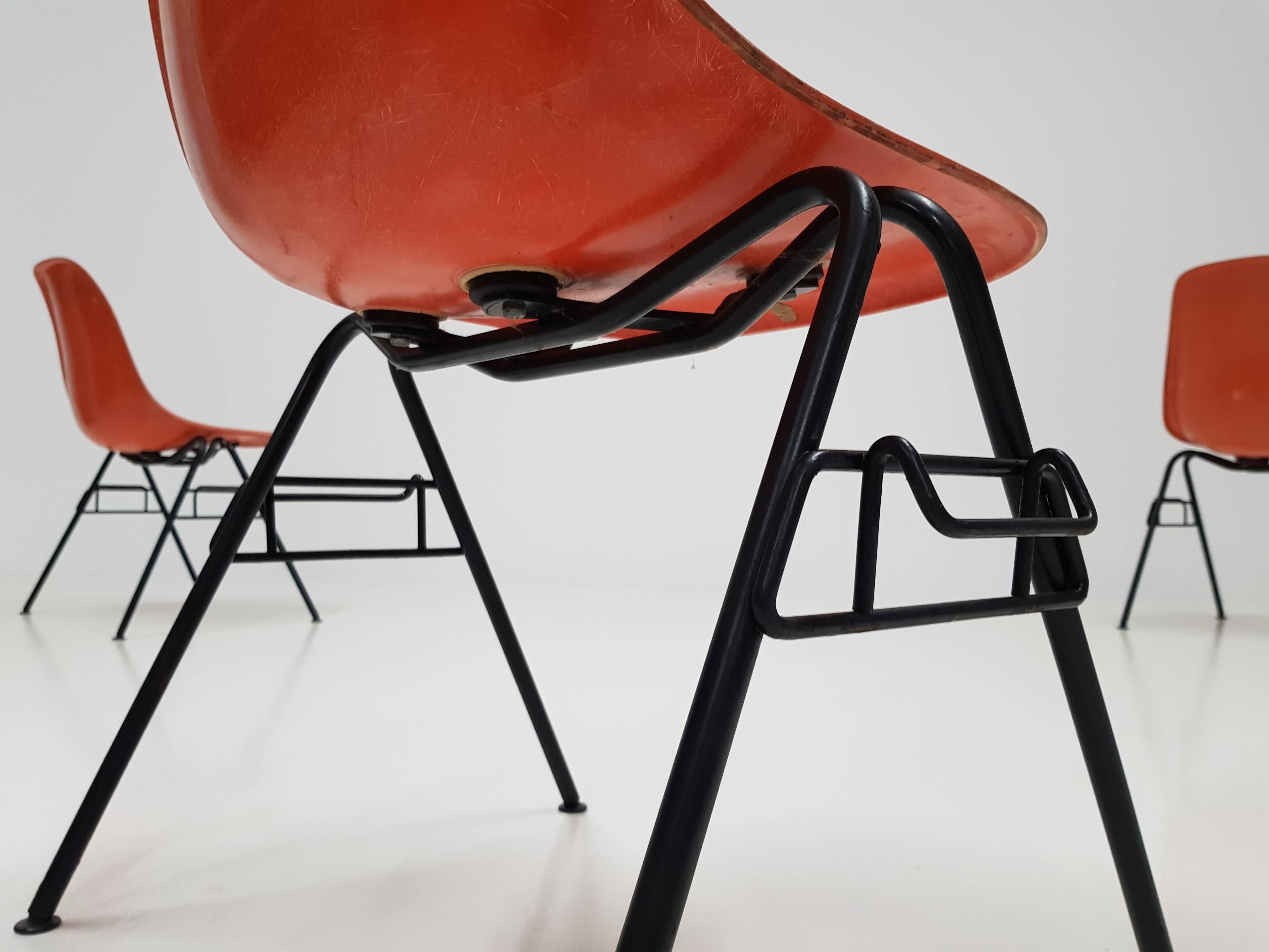 Vintage Charles & Ray Eames DSS Stacking Chairs for Herman Miller In Good Condition In London Road, Baldock, Hertfordshire