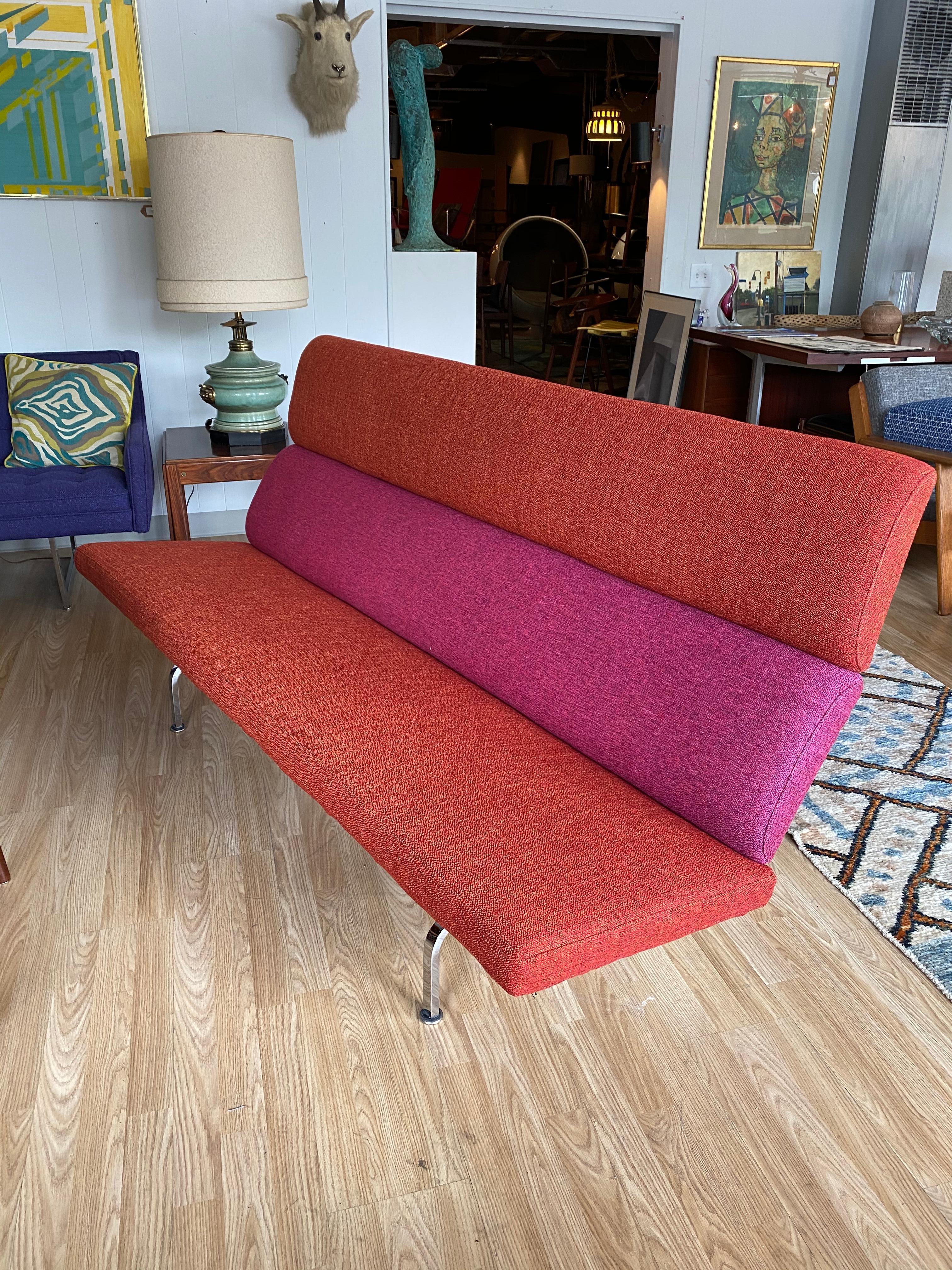Designed by Charles and Ray Eames for Herman Miller, this bold and bright vintage compact sofa is in overall good condition.  New upholstery in red and pink tweed.
Circa 1950s. USA.
Dimensions:
28