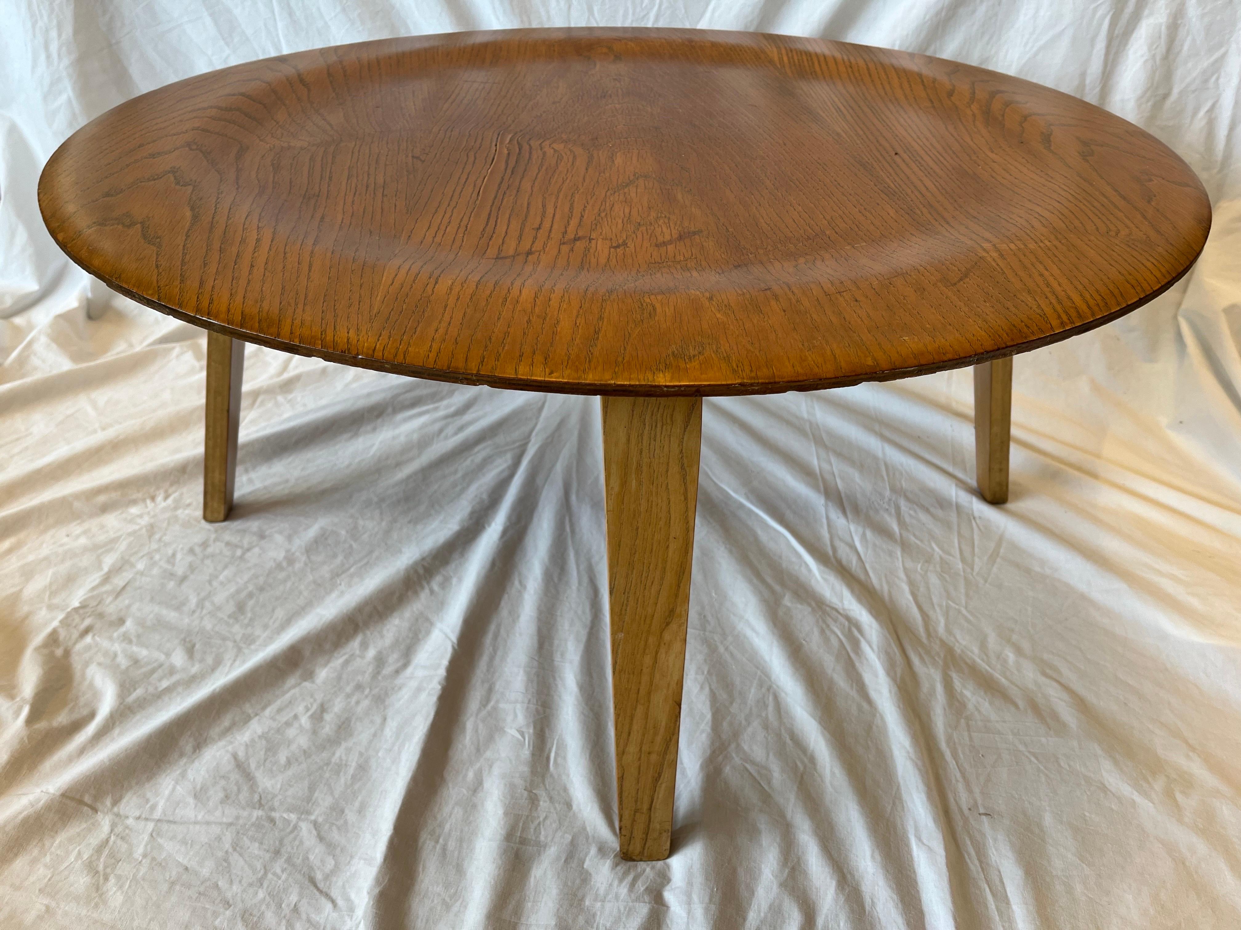 Mid-Century Modern Vintage Charles Eames CTW Molded Plywood Coffee Table circa 1950s Label Verso