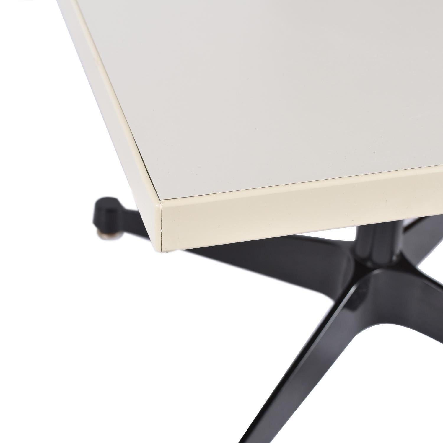 Table d'appoint rectangulaire blanche et noire Charles Eames pour Herman Miller en vente 1