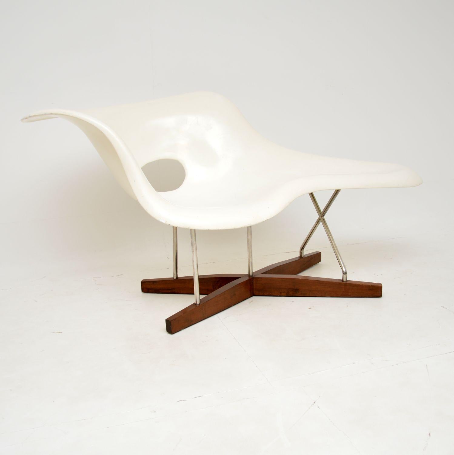 A super stylish and iconic design, this is a vintage reproduction of the Charles & Ray Eames La Chaise longue, we would date it from around the 1970-80’s.

Charles and Ray Eames originally designed this for a competition at the Museum of Modern