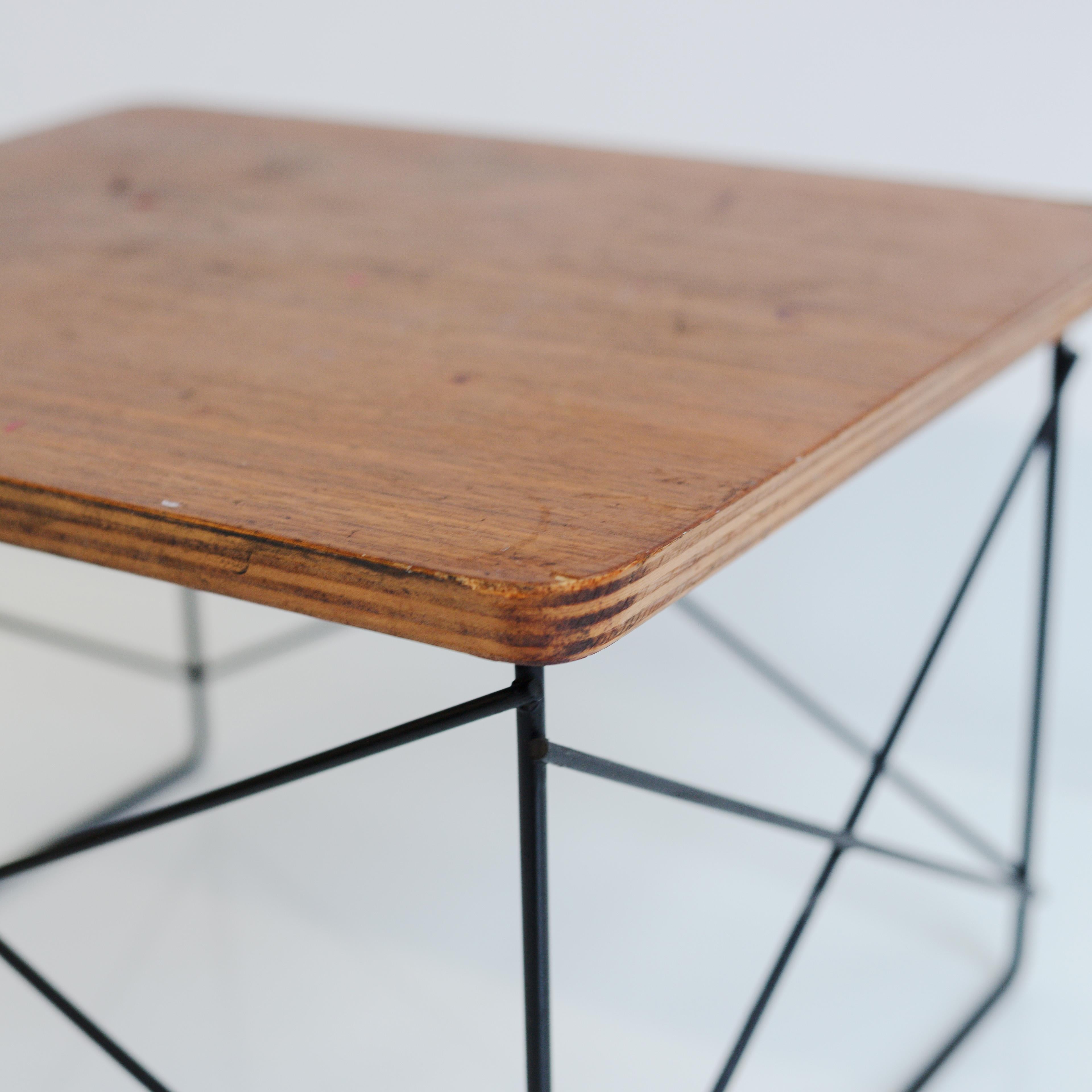 eames wire side table