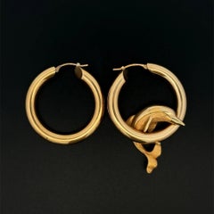 Orecchini a cerchio rotondi vintage CHARLES GARNIER con motivo a delfino grande in oro