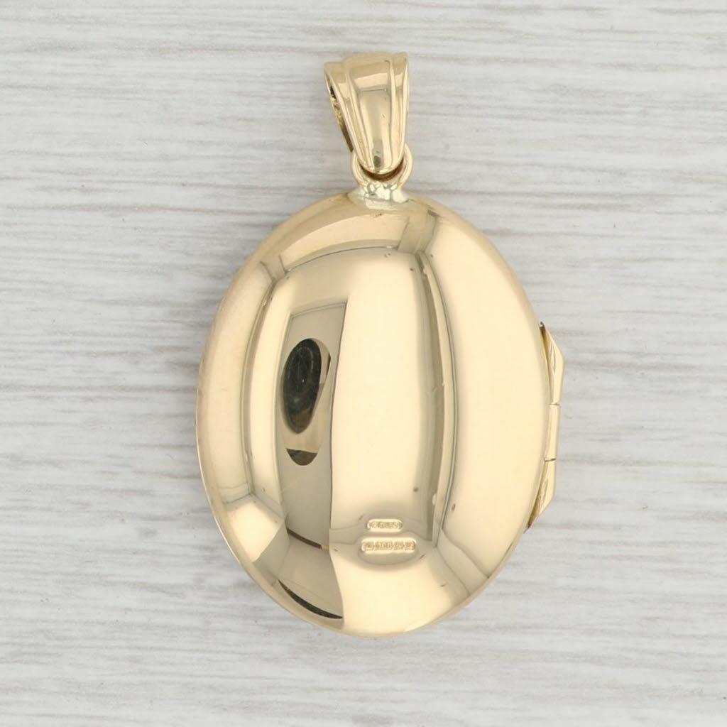 Vintage Charles Green & Son Locket Pendant 18k Yellow Gold Enamel Engravable In Good Condition For Sale In McLeansville, NC