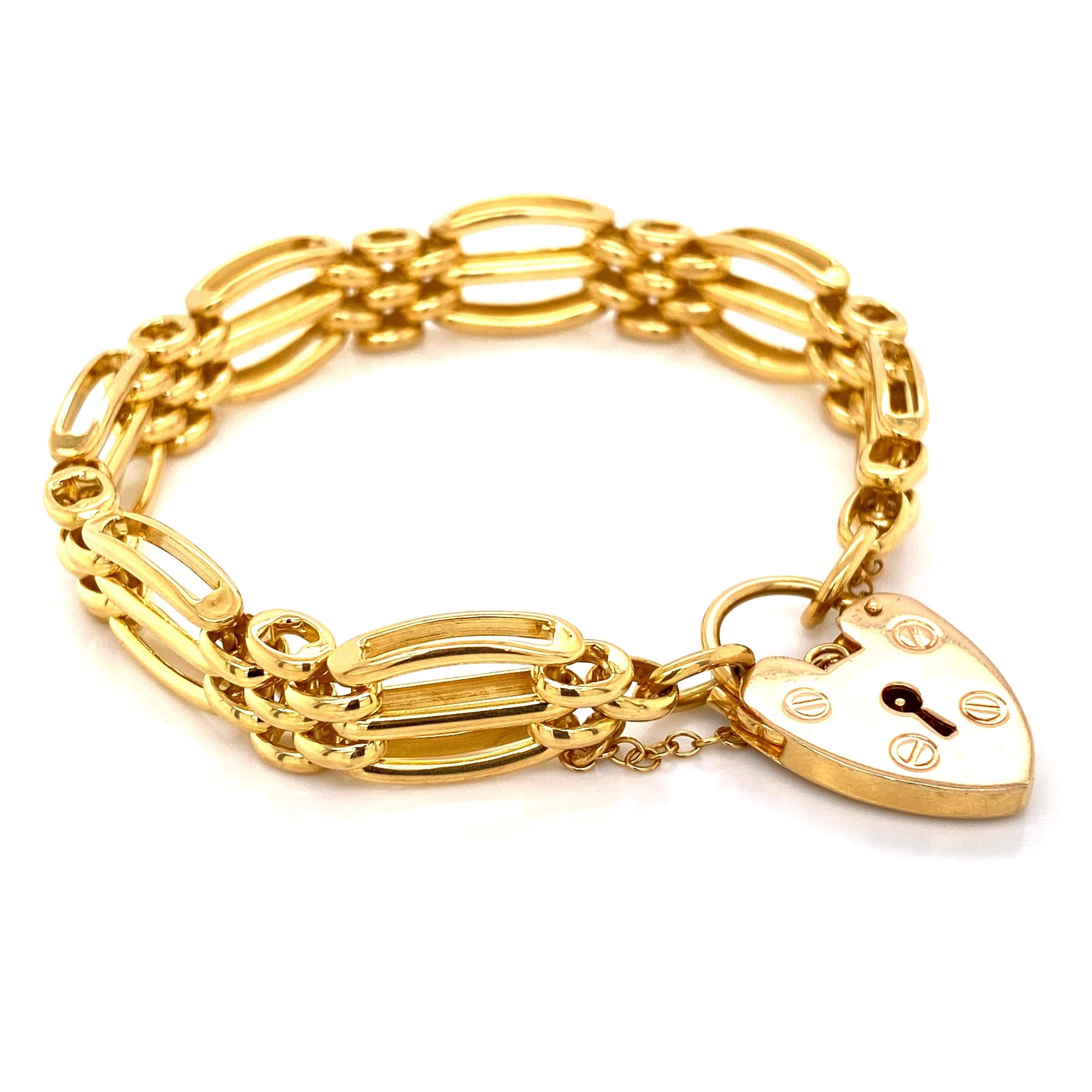 Vintage Charles Green & Son Padlock Gold Link Bracelet English Fine Jewelry In Excellent Condition For Sale In Montreal, QC