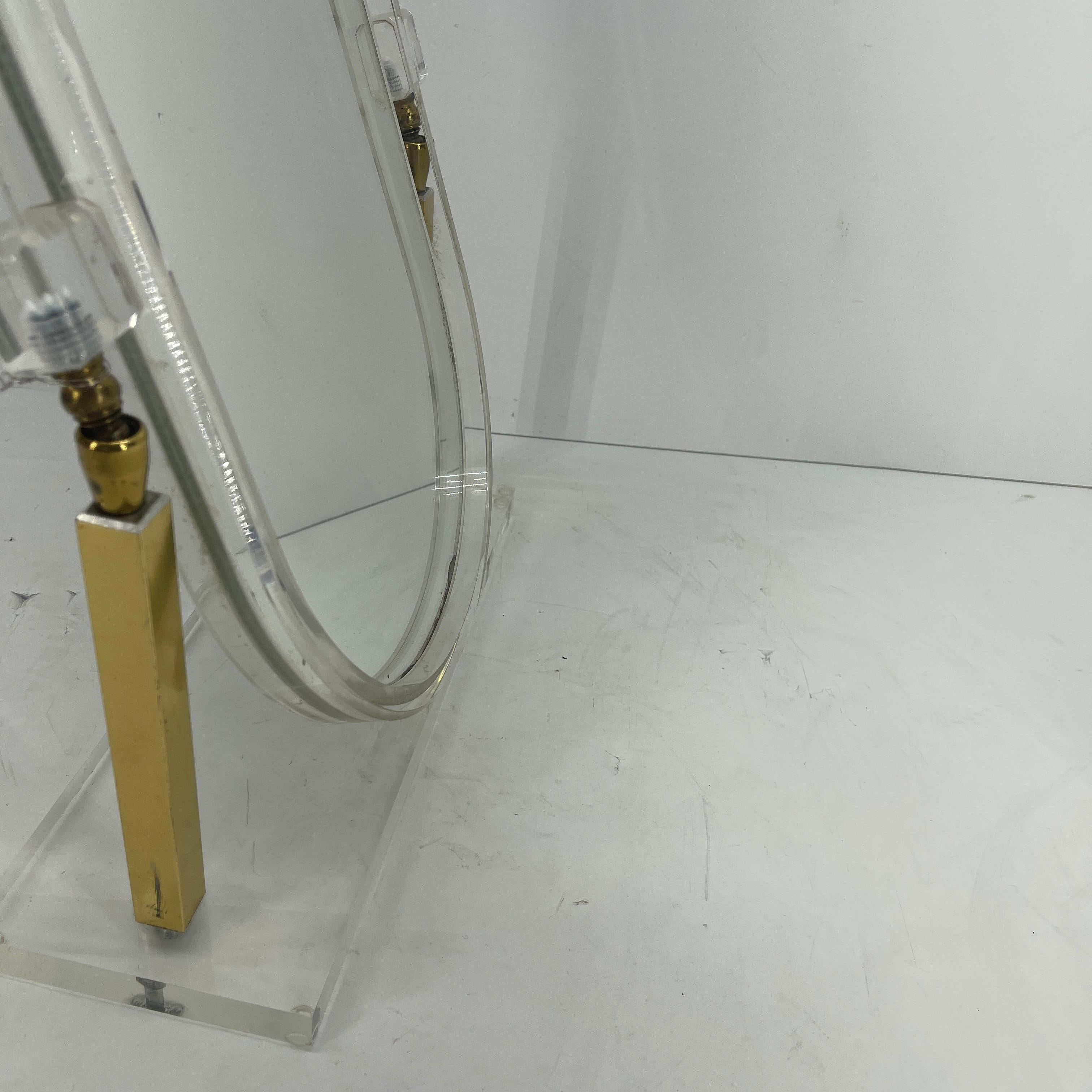 Vieux miroir de courtoisie Charles Hollis Jones en Lucite en vente 10