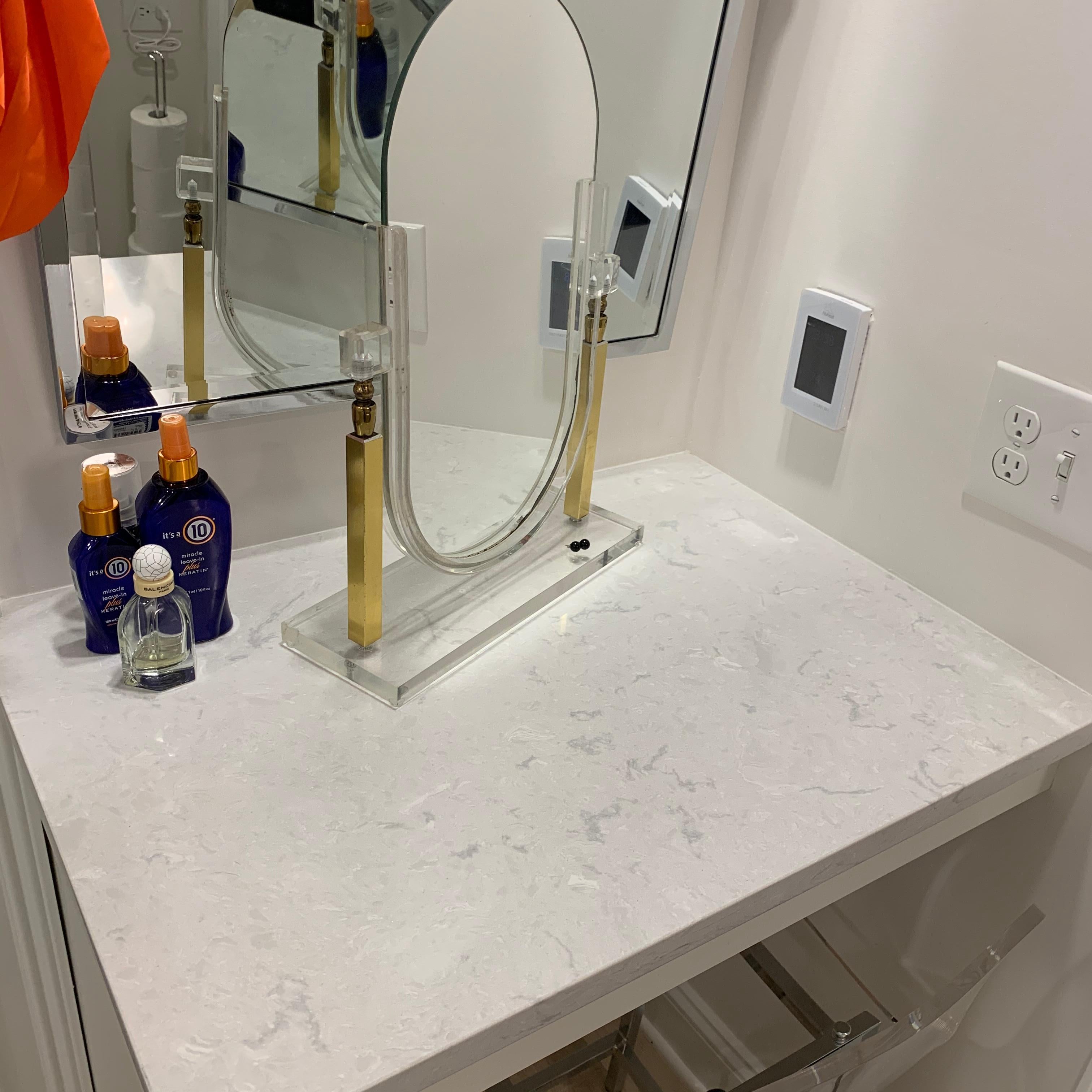 Vieux miroir de courtoisie Charles Hollis Jones en Lucite en vente 8