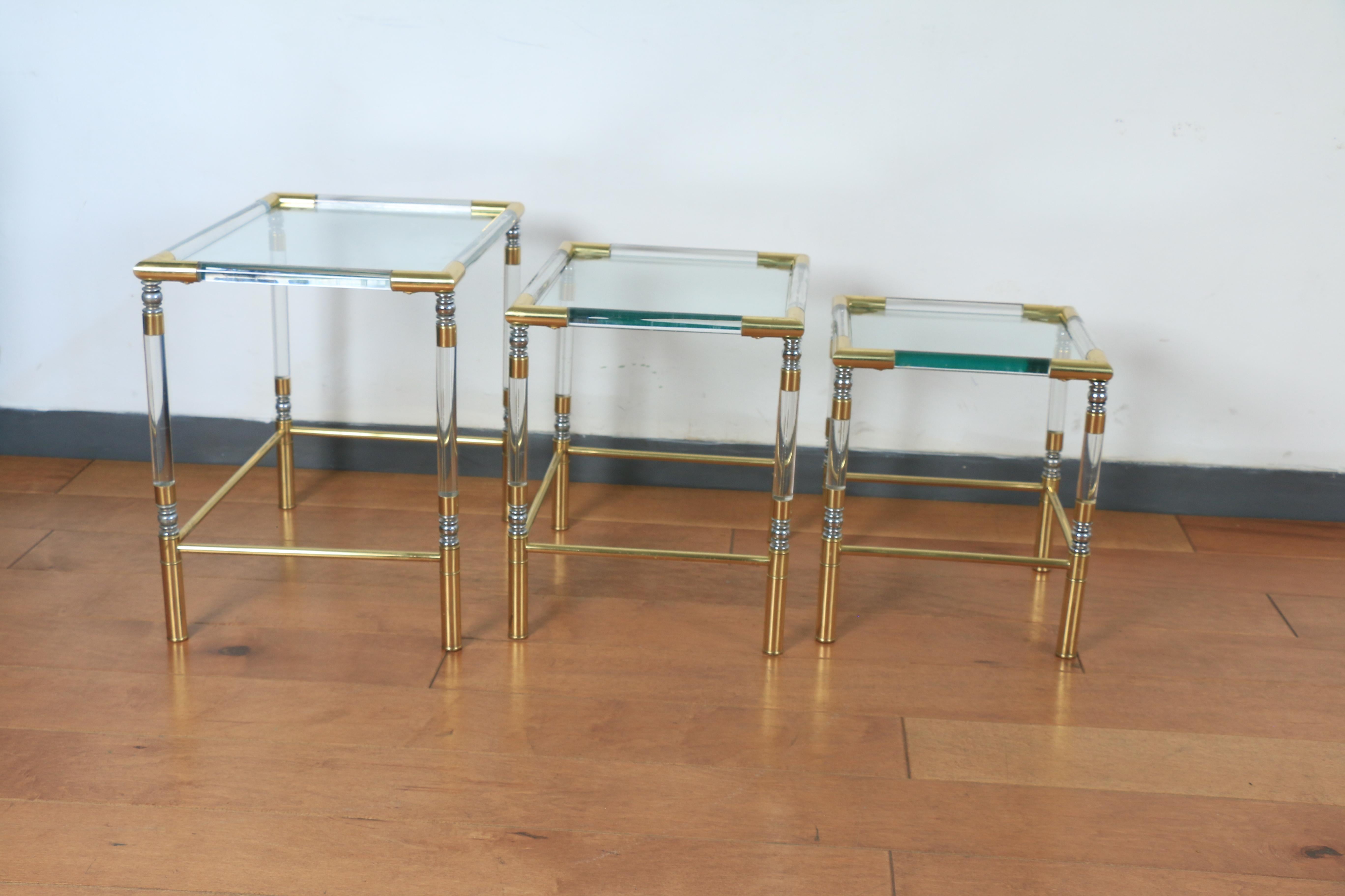 Lucite and brass vintage set of 3 nesting table with brass accent. No damages or broken parts. Glass tops and Lucite accent. All are well kept and strong. No signature on them.