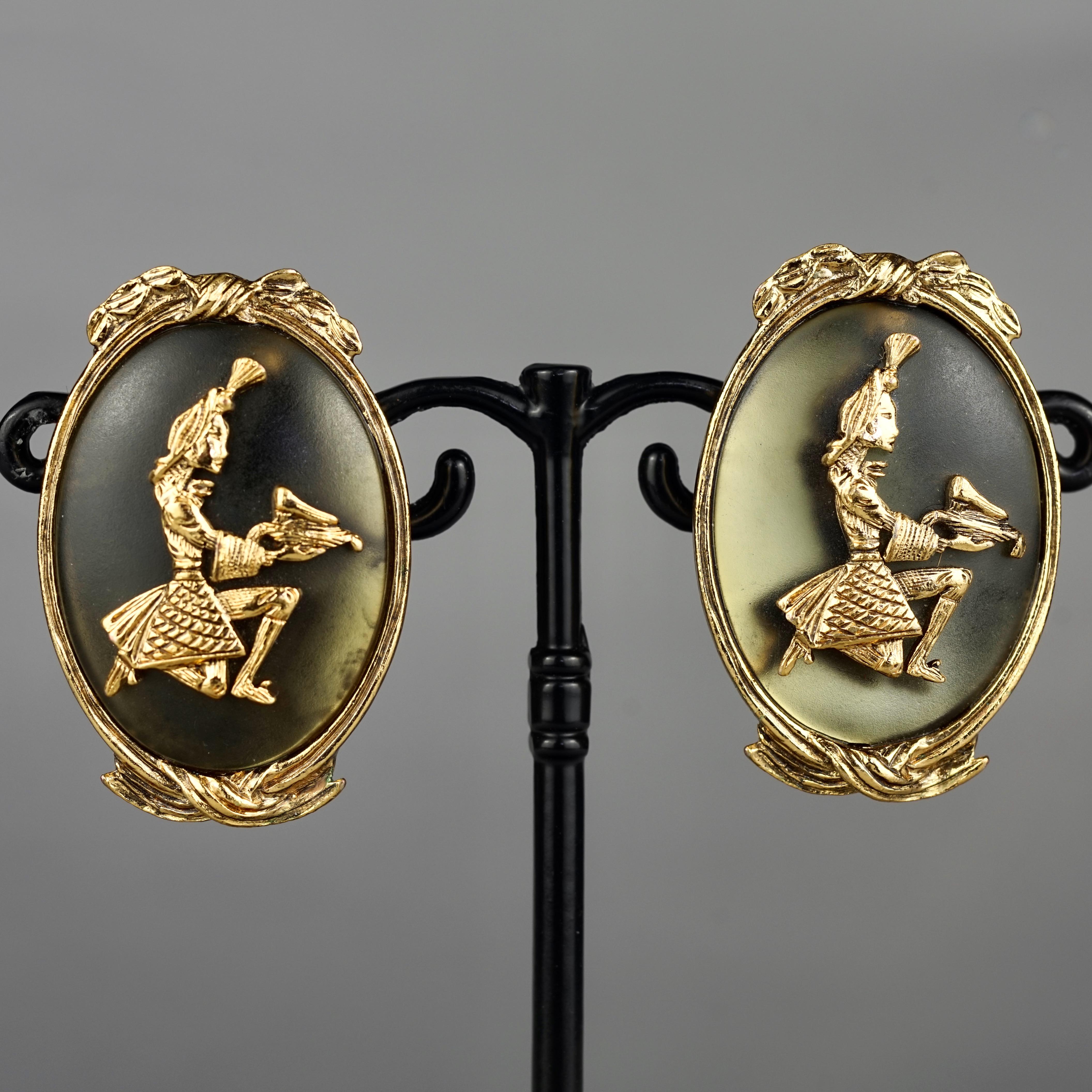 Vintage CHARLES JOURDAN Figural Earrings In Excellent Condition For Sale In Kingersheim, Alsace