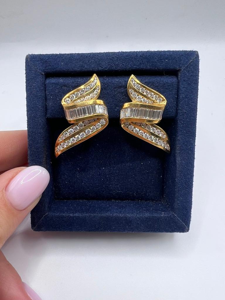 Pendientes vintage Charles Krypell de oro de 18 quilates y diamantes Corte redondo en venta