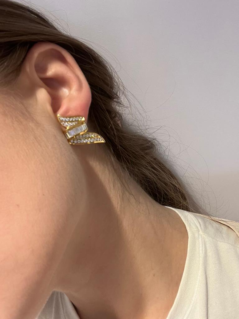 Pendientes vintage Charles Krypell de oro de 18 quilates y diamantes en Excelente estado para la venta en New York, NY
