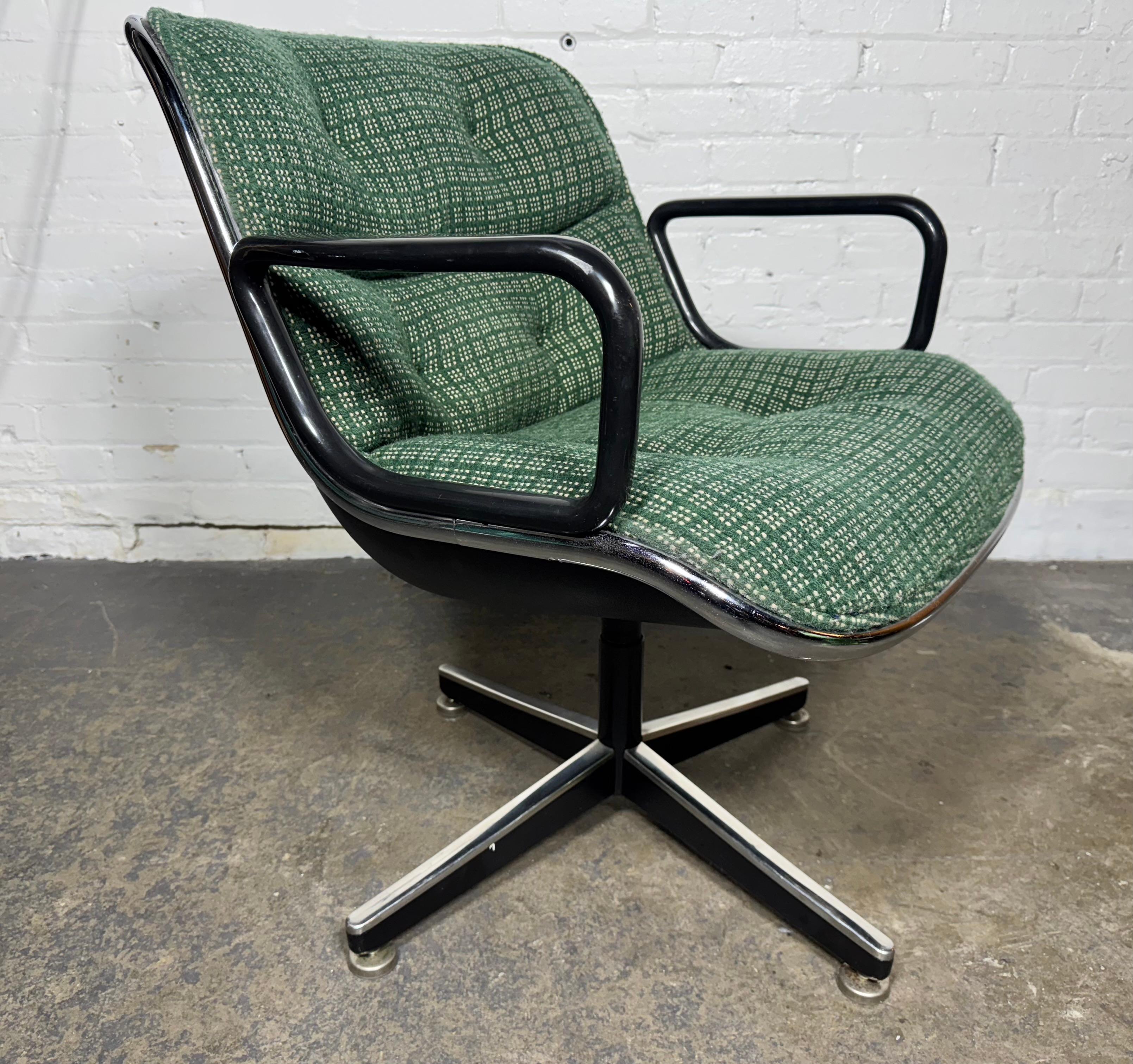  VINTAGE CHARLES POLLOCK  / KNOLL Swivel Arm Chair,, retains original Knoll fabric upholstery,, Classic Modernist 
