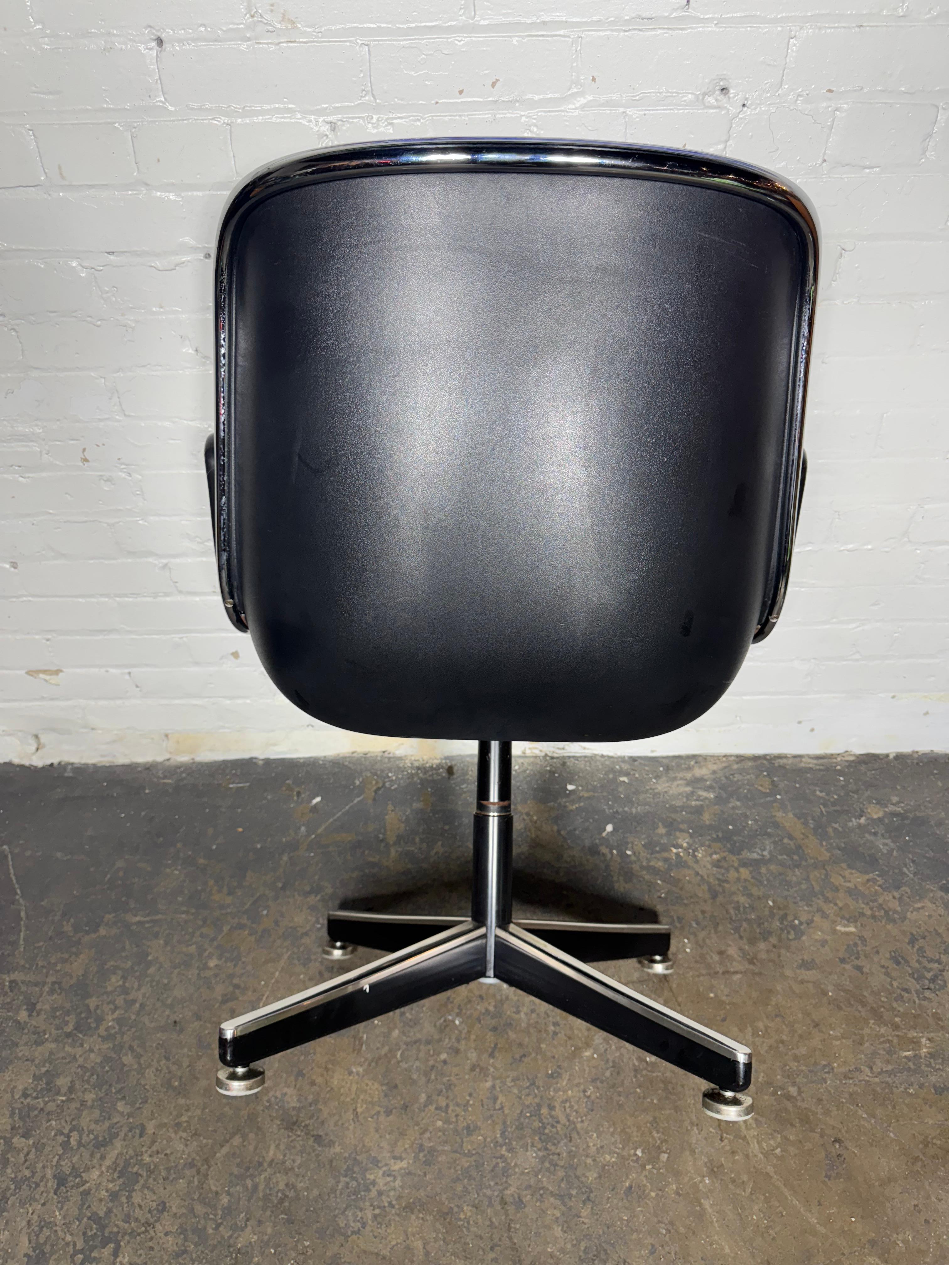 American VINTAGE CHARLES POLLOCK  / KNOLL Swivel Arm Chair