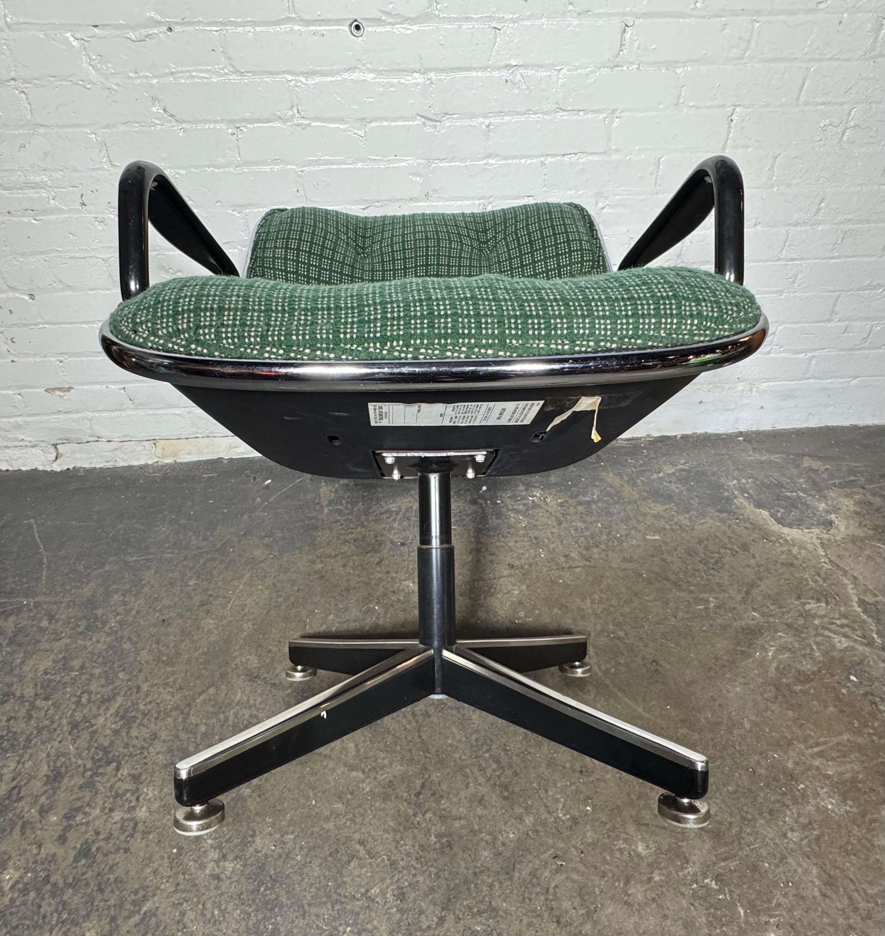 Late 20th Century VINTAGE CHARLES POLLOCK  / KNOLL Swivel Arm Chair