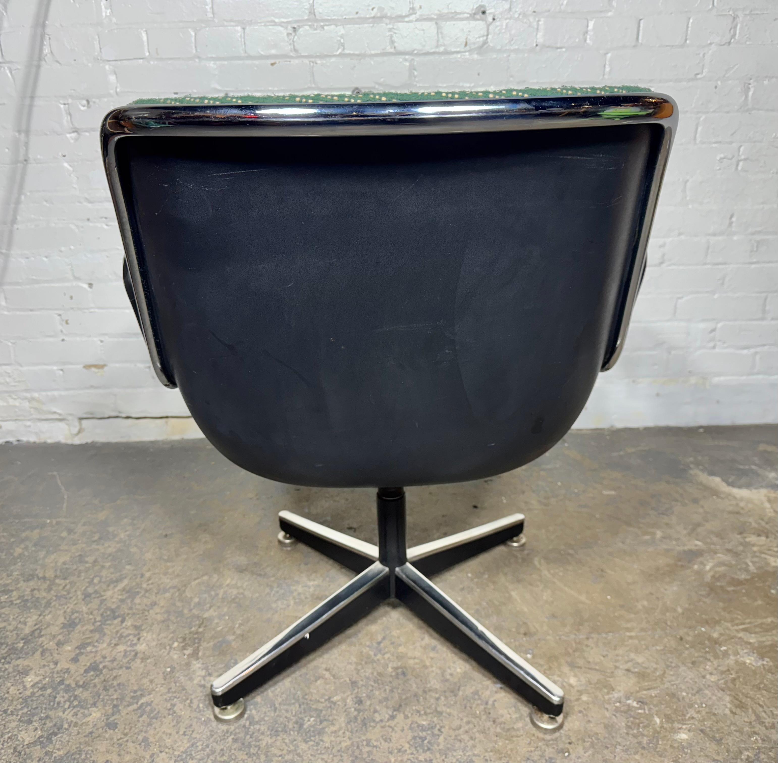 VINTAGE CHARLES POLLOCK  / KNOLL Swivel Arm Chair 1