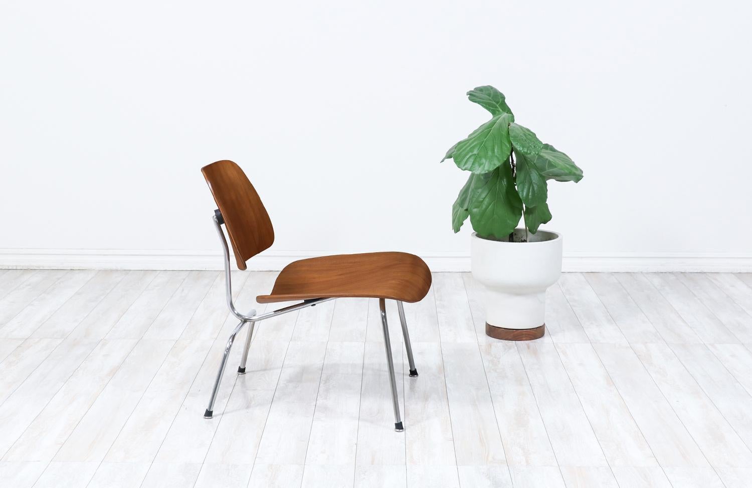  Fachmännisch restauriert - Vintage Charles & Ray Eames LCM Chair für Herman Miller (Moderne der Mitte des Jahrhunderts) im Angebot