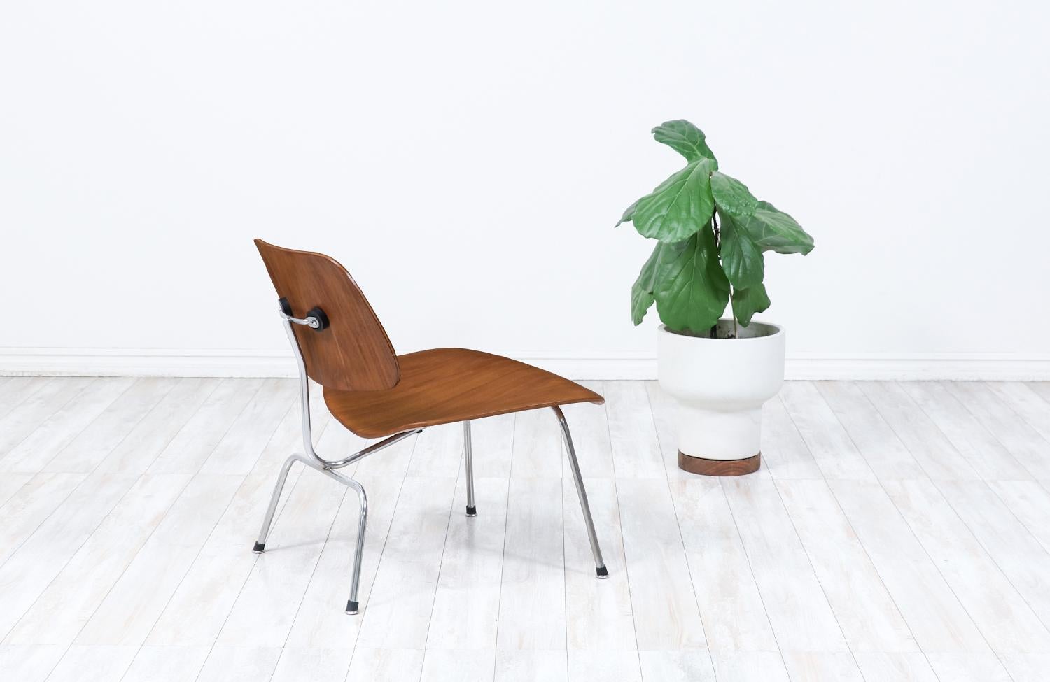  Fachmännisch restauriert - Vintage Charles & Ray Eames LCM Chair für Herman Miller (amerikanisch) im Angebot