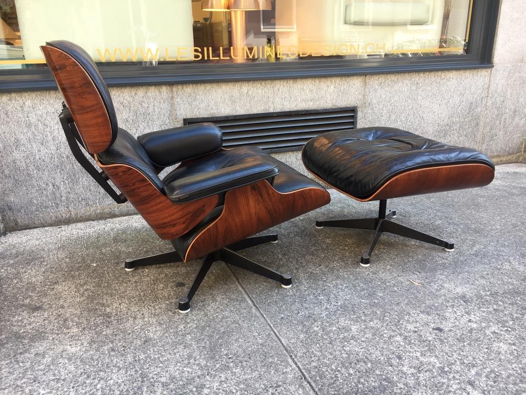 Vintage Charles & Ray Eames Rosewood Lounge Chair & Ottoman In Good Condition In Geneva, CH