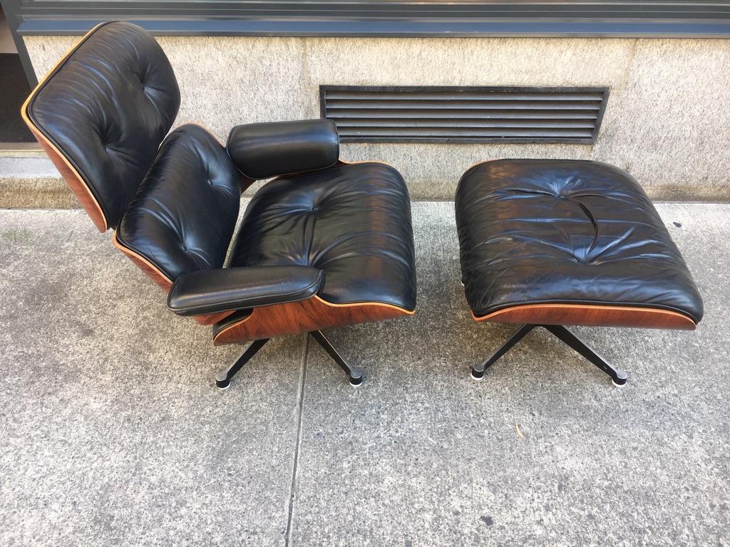 Late 20th Century Vintage Charles & Ray Eames Rosewood Lounge Chair & Ottoman