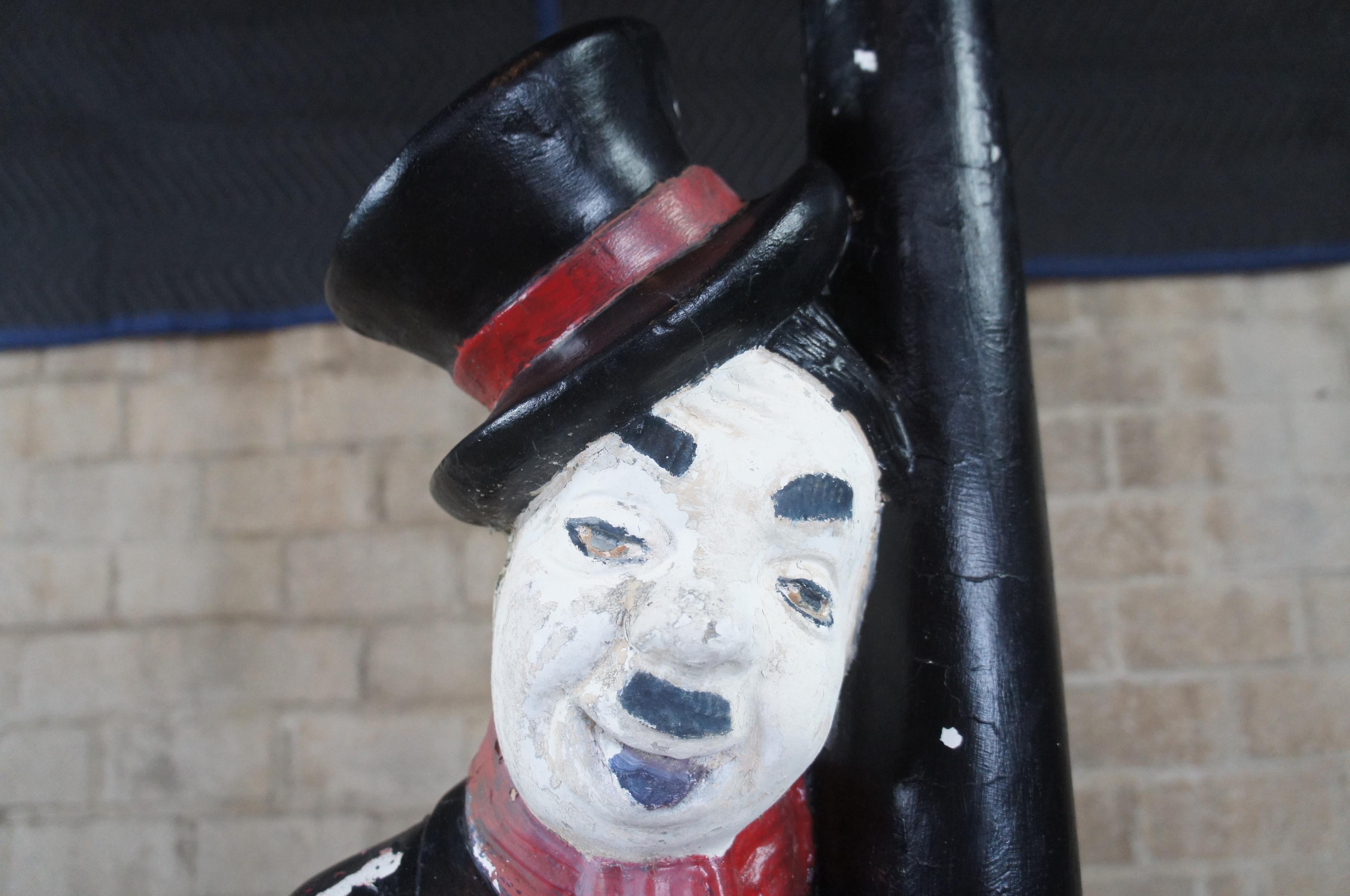 Vintage Charlie Chaplin Concrete Outdoor Lamp Post Light Statue Sculpture In Good Condition In Dayton, OH