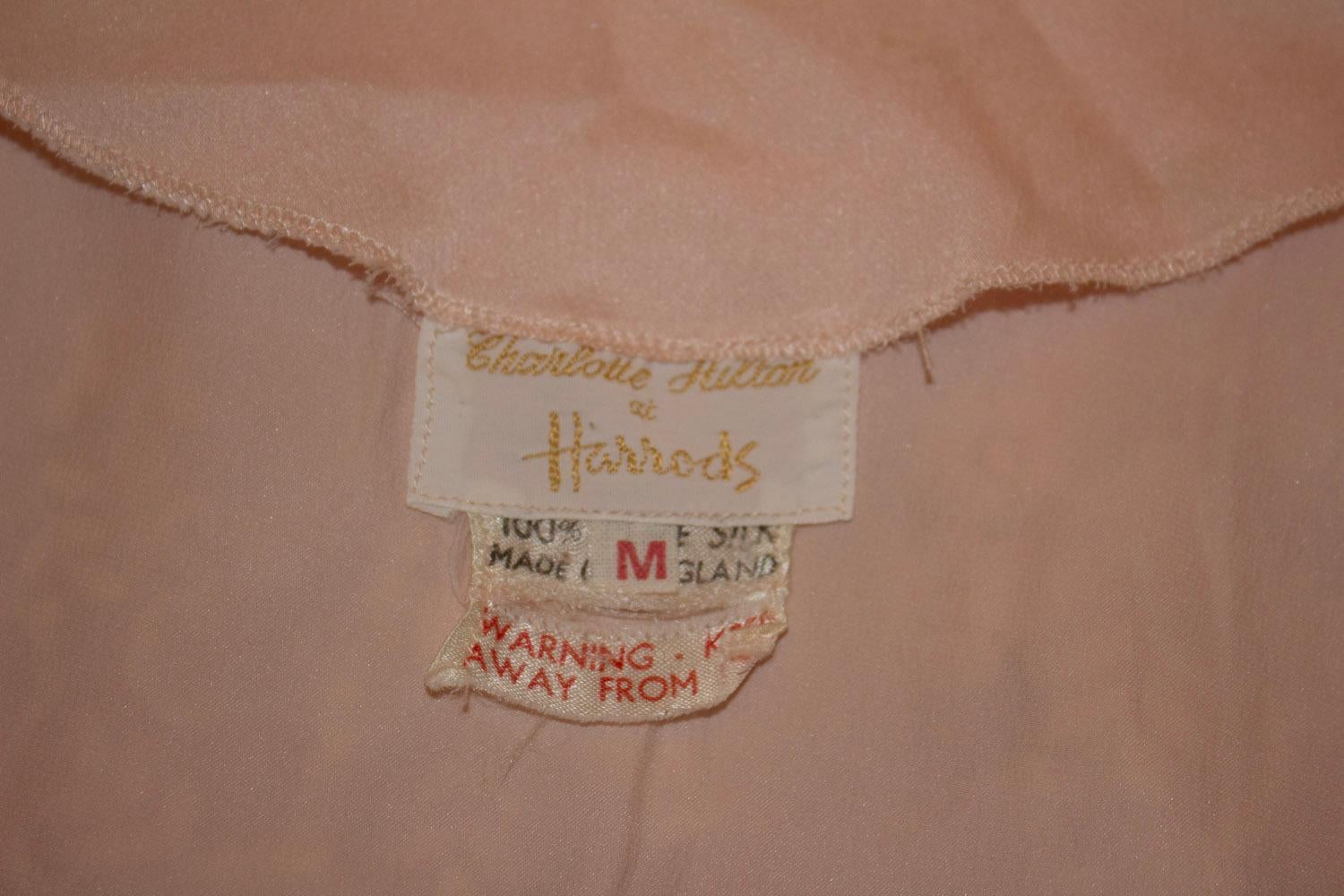 Charlotte Hilton im Vintage-Stil (  bei Harrods)  Rosa Seide und Spitzen-Nachtkleid und Jacke 7