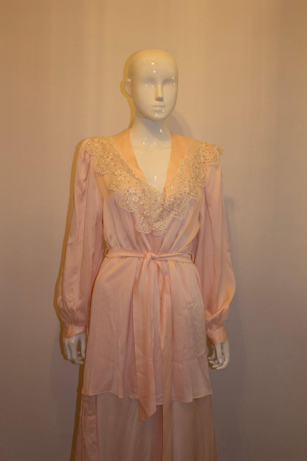 Charlotte Hilton im Vintage-Stil (  bei Harrods)  Rosa Seide und Spitzen-Nachtkleid und Jacke Damen