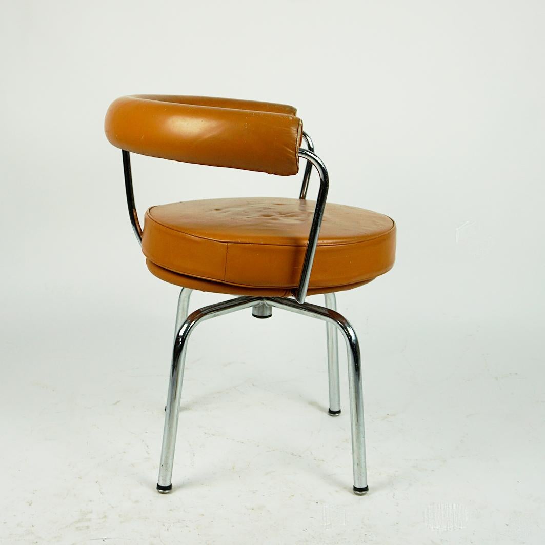 Early 20th Century Vintage Charlotte Perriand LC7 Cognac Leather and Chrome Swivel Chair by Cassina