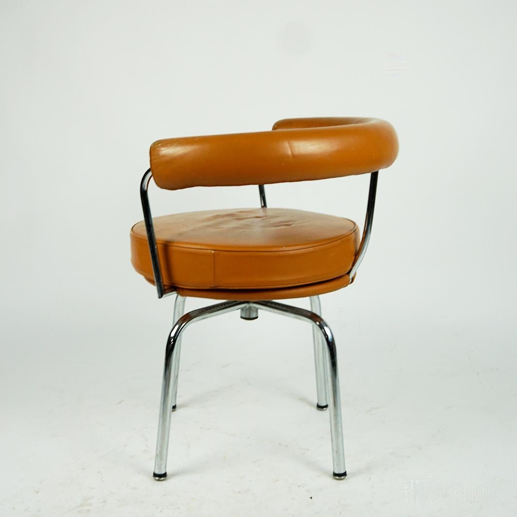 Vintage Charlotte Perriand LC7 Cognac Leather and Chrome Swivel Chair by Cassina 2