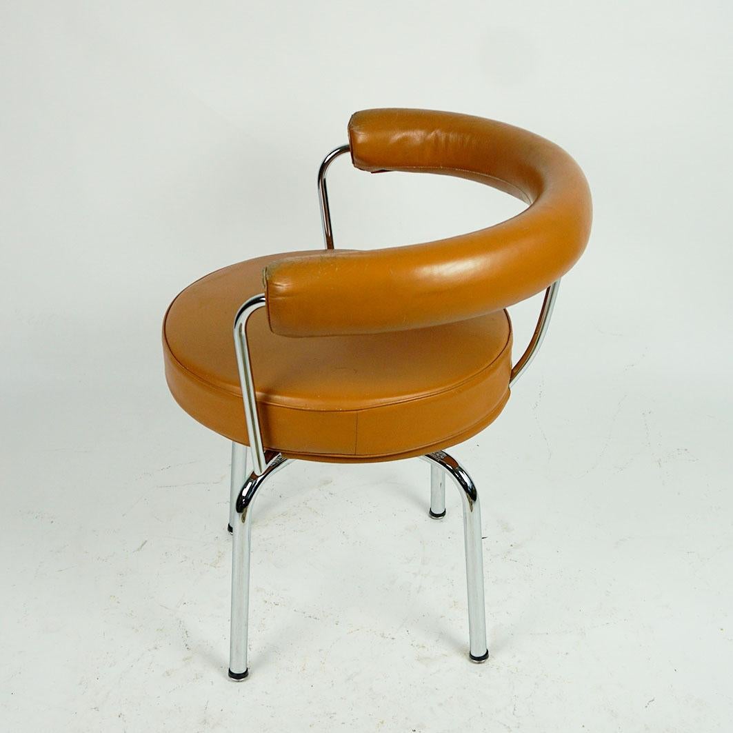 Vintage Charlotte Perriand LC7 Cognac Leather and Chrome Swivel Chair 4