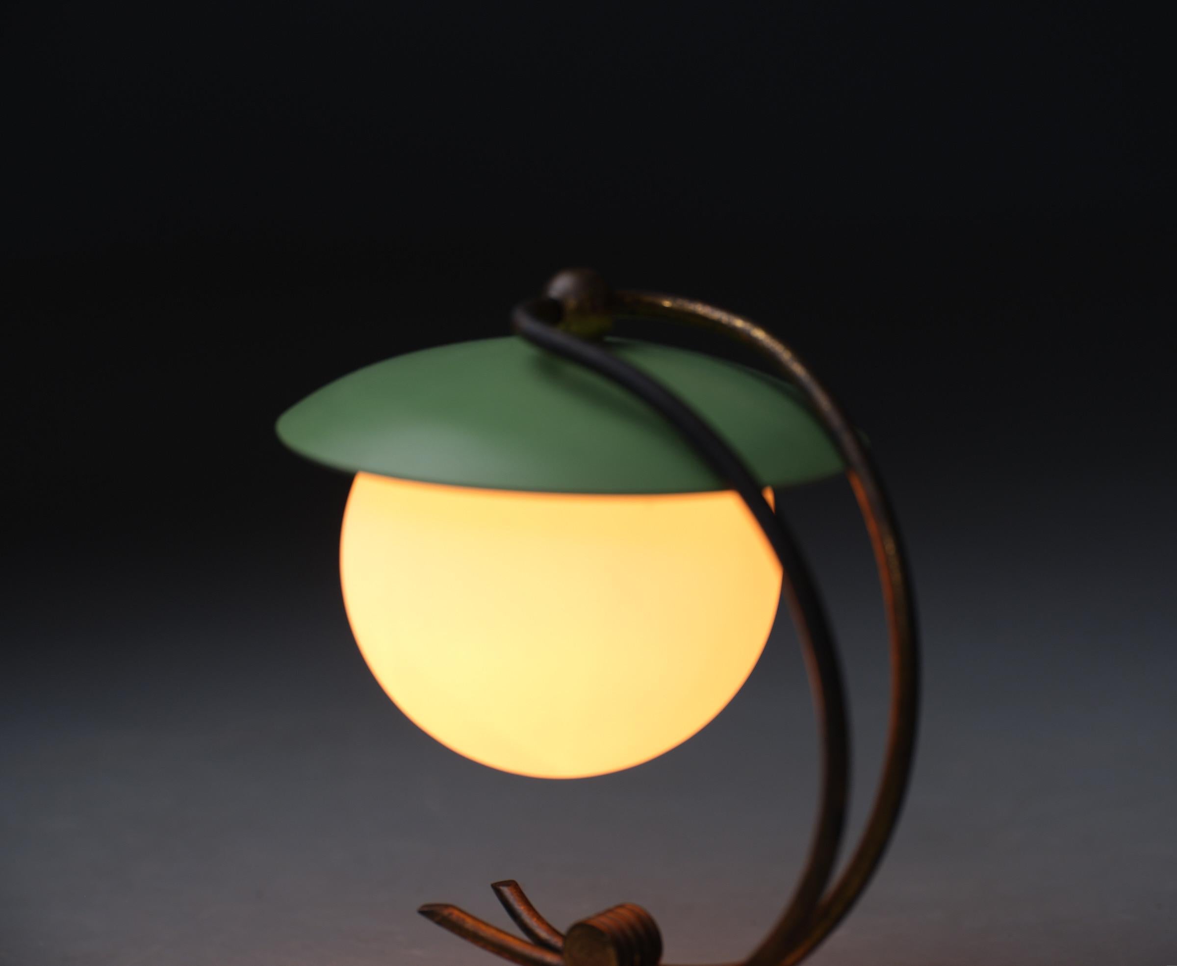 Mid-Century Modern Vintage Charm: 1950s Italian Table Lamp with Brass and Opaline Glass For Sale