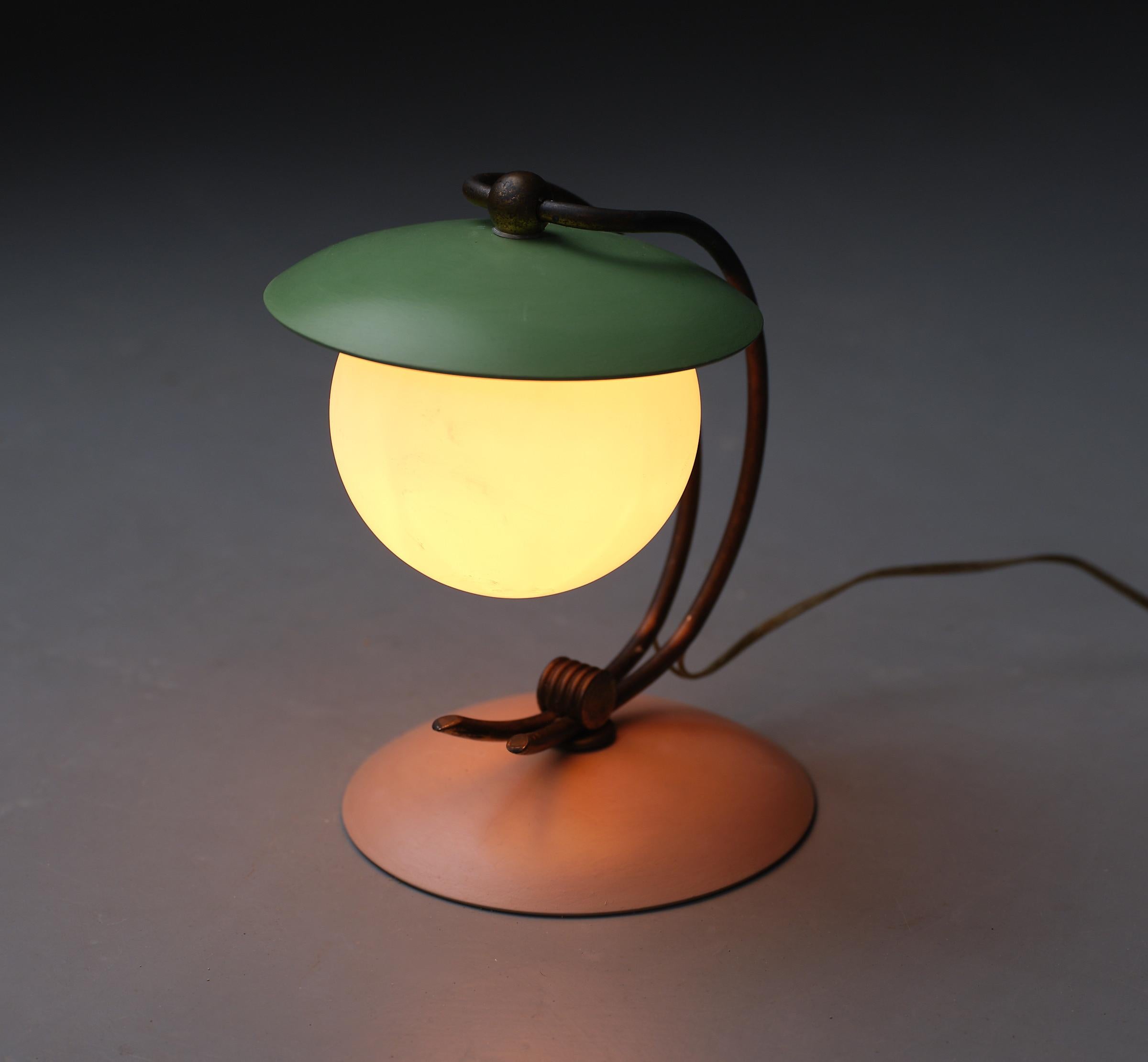 Vintage Charm: 1950s Italian Table Lamp with Brass and Opaline Glass For Sale 1