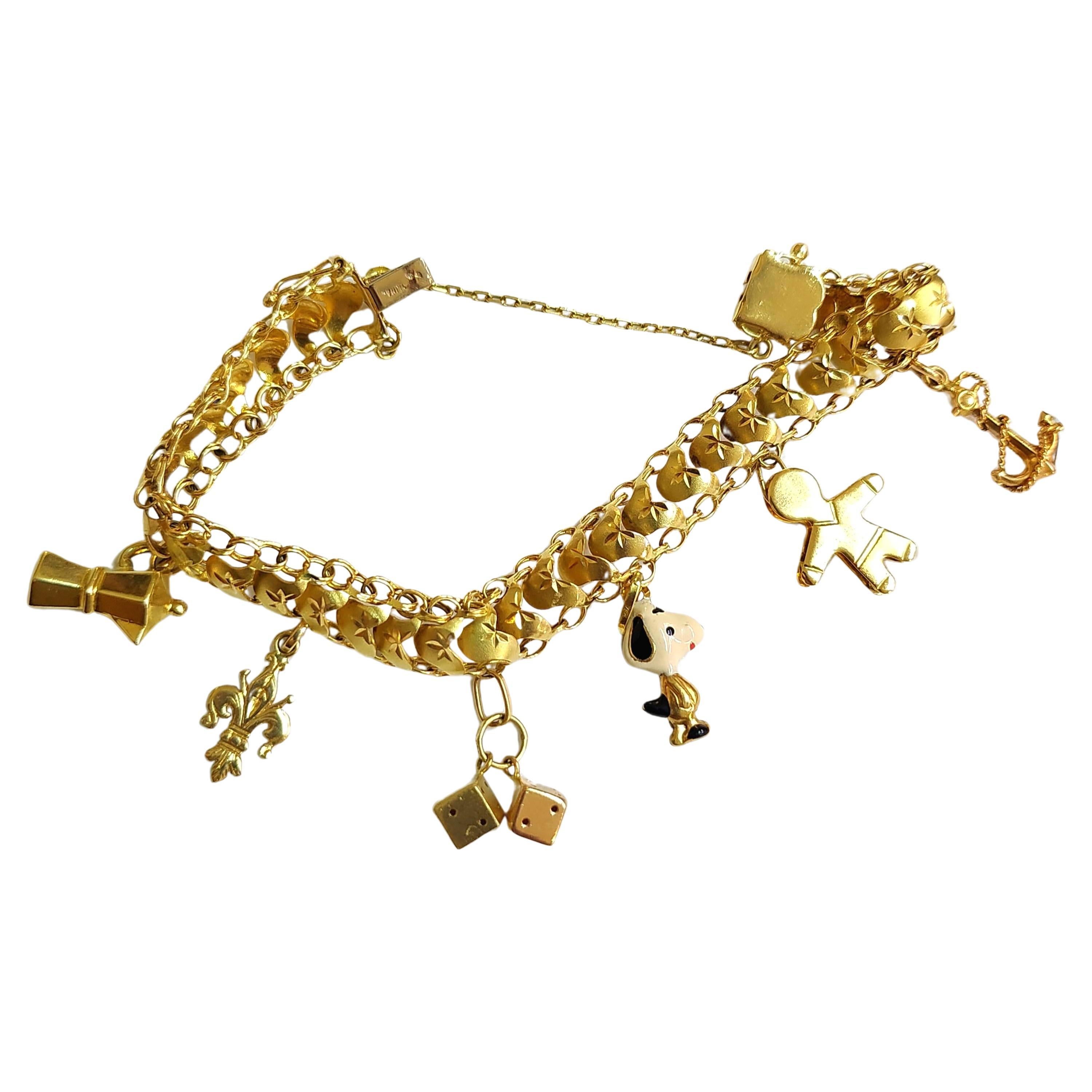 Vintage Charm Gold Bracelet In Good Condition For Sale In Cairo, EG
