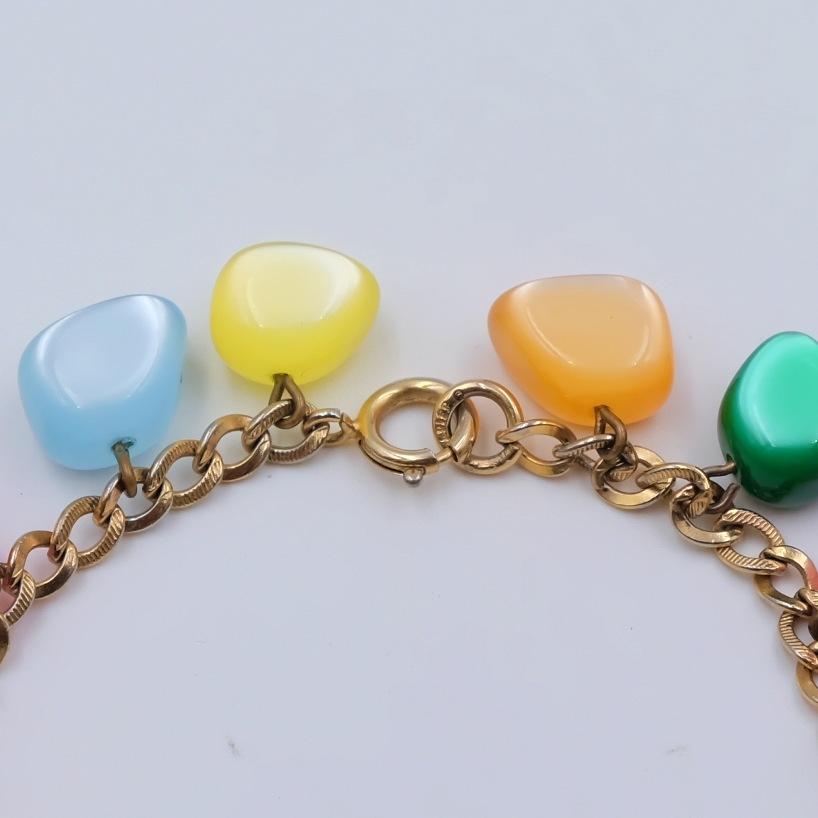 Vintage Charm Multicolor Lucite Bracelet 1980's In Good Condition In Austin, TX