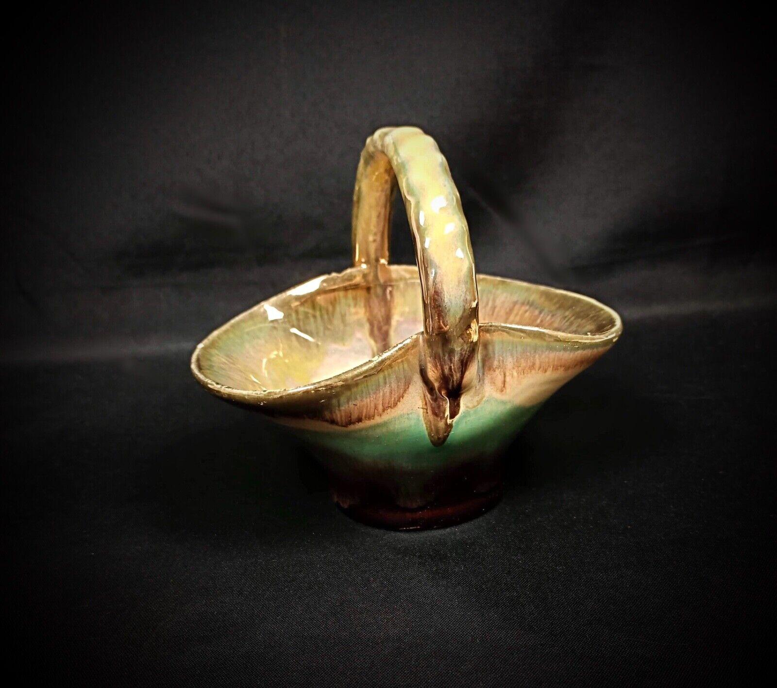 This charming small basket, crafted from ceramic, offers a delightful touch of vintage elegance. Perfect for decorative use or as a quaint storage option, it showcases a timeless design.

Type: Ceramic Basket

Material: Ceramic

Color:
