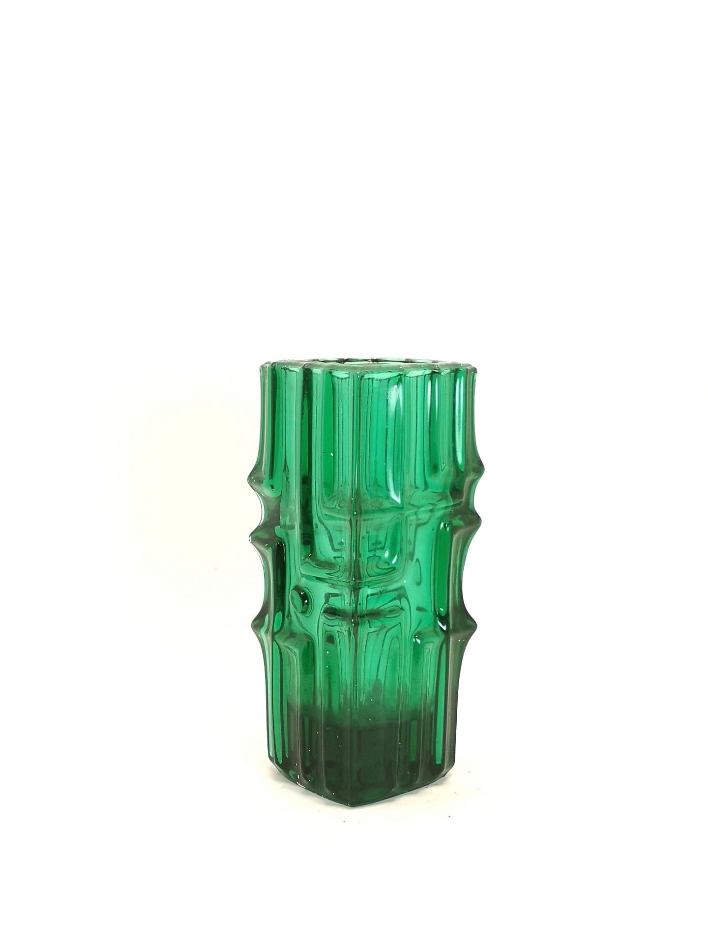 Vintage Chartreuse Glass Vase, by Vladislav Urban for SKLO Union, 1970s In Good Condition In Budapest, HU