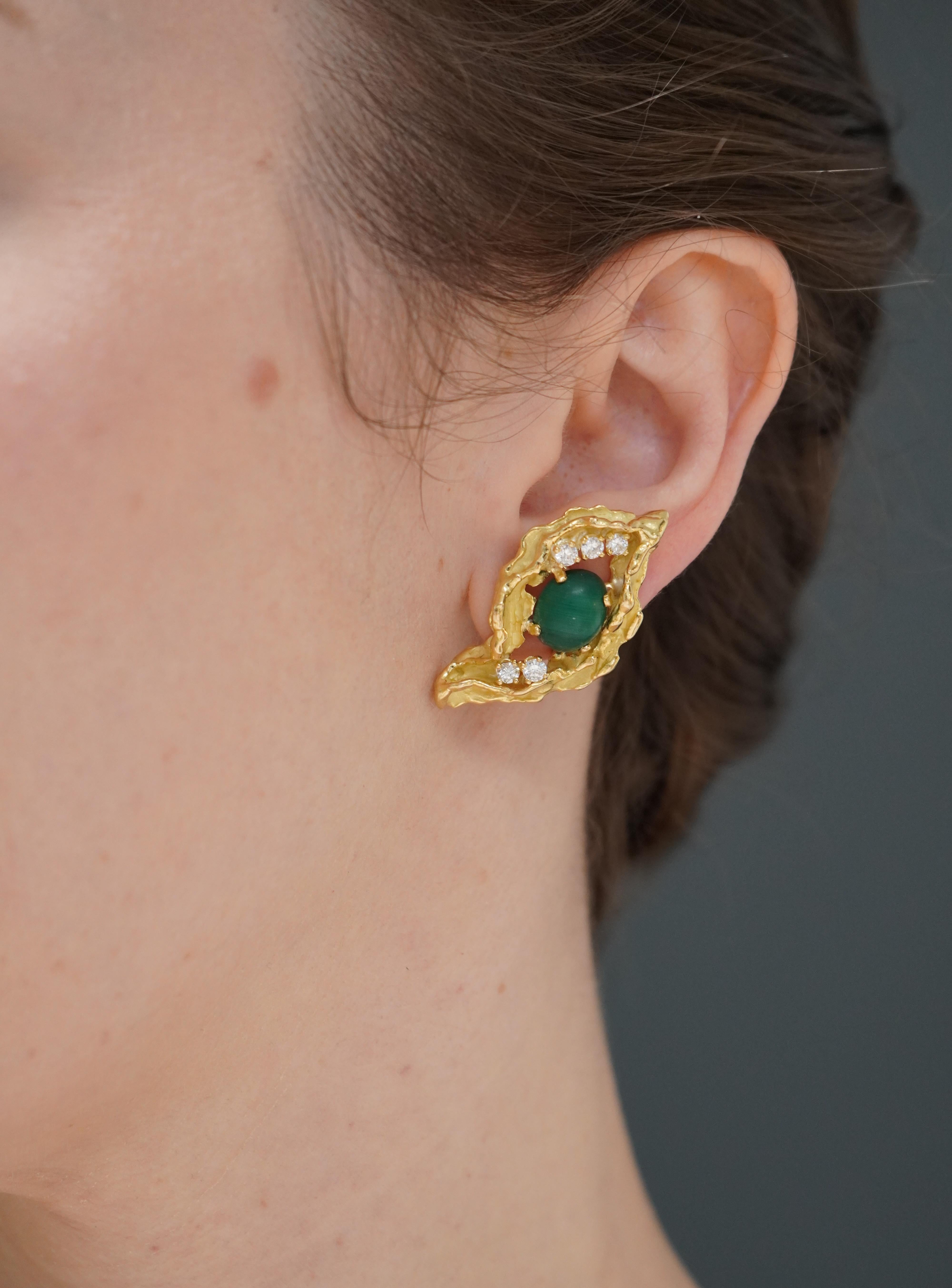 These vintage Chaumet earrings from the 1980s showcase the brand’s signature sculptural design. Crafted in 18k gold, they feature an organic, freeform shape that resembles stylized leaves or abstract eyes. Each earring is adorned with a central