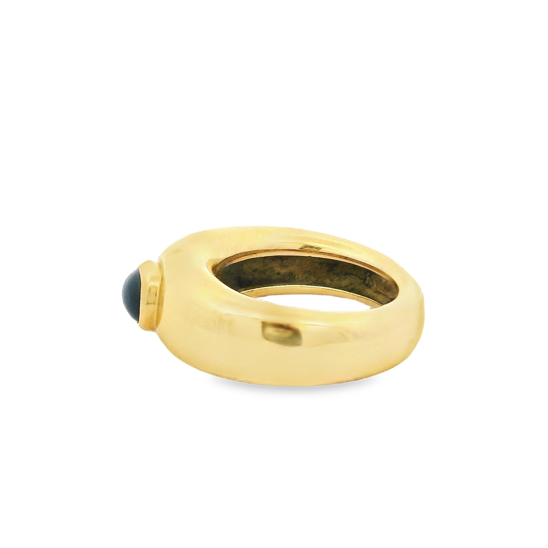 Vintage Chaumet 1980s 18K Yellow Gold Cabochon Sapphire Ring For Sale 5