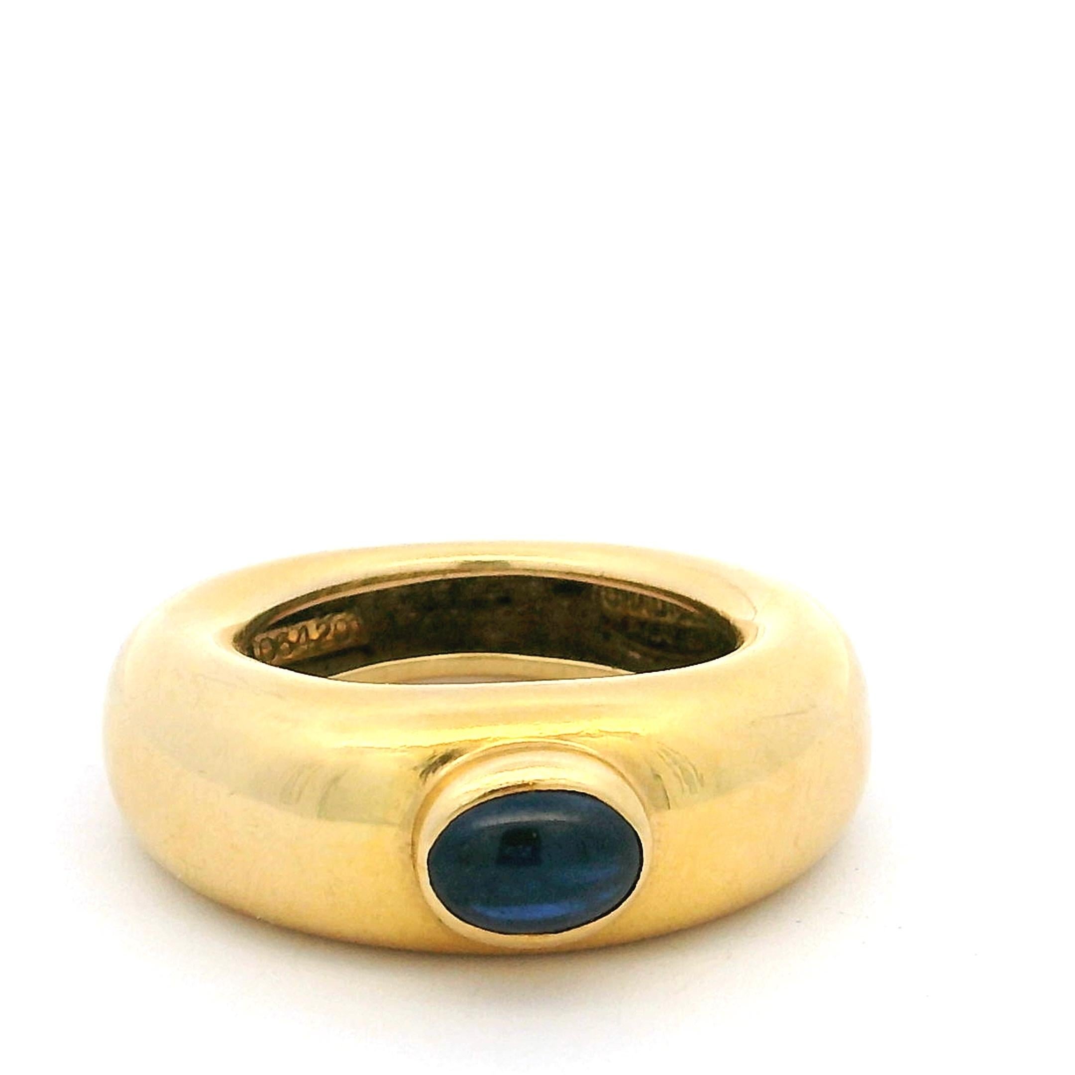 Vintage Chaumet 1980s 18K Yellow Gold Cabochon Sapphire Ring For Sale 1