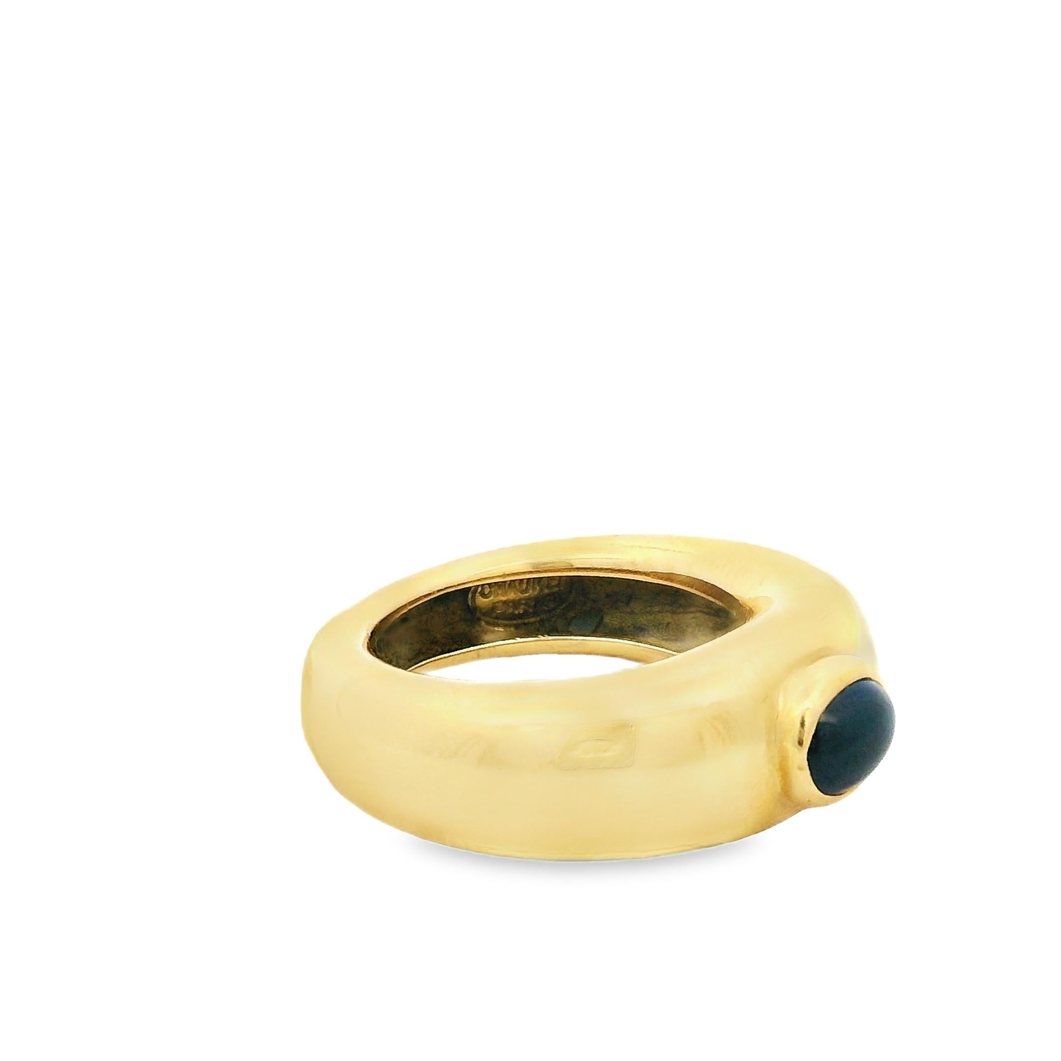 Vintage Chaumet 1980s 18K Yellow Gold Cabochon Sapphire Ring For Sale 2