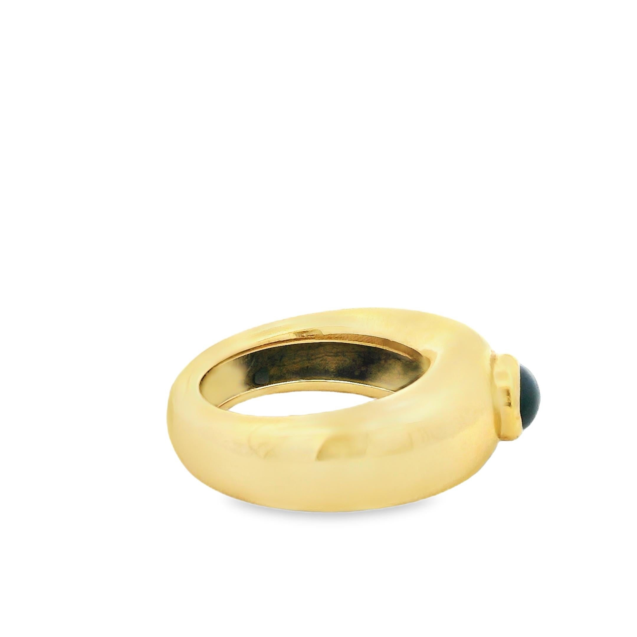Vintage Chaumet 1980s 18K Yellow Gold Cabochon Sapphire Ring For Sale 3