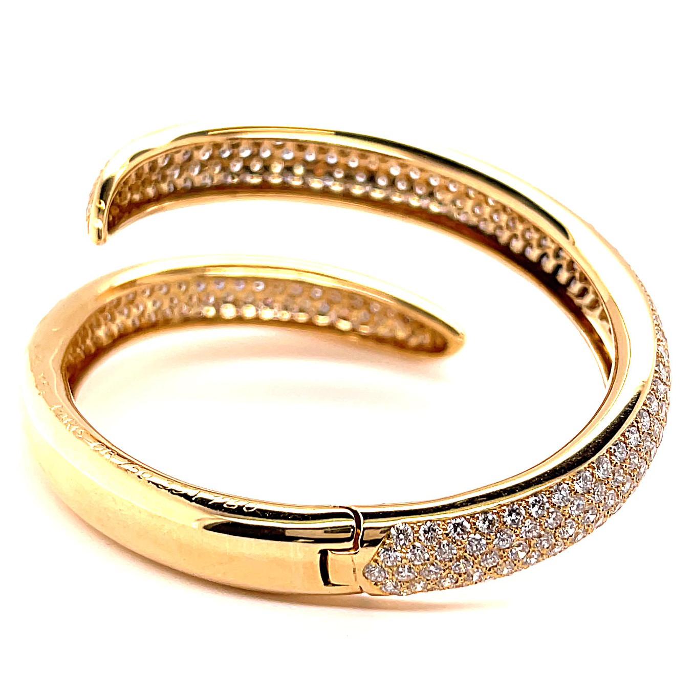 Women's or Men's Vintage Chaumet Diamond 18 Karat Gold Bangle