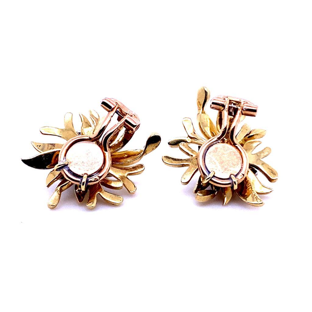 Rétro Chaumet Boucles d'oreilles fleurs vintage en or jaune et blanc 18 carats avec diamants en vente