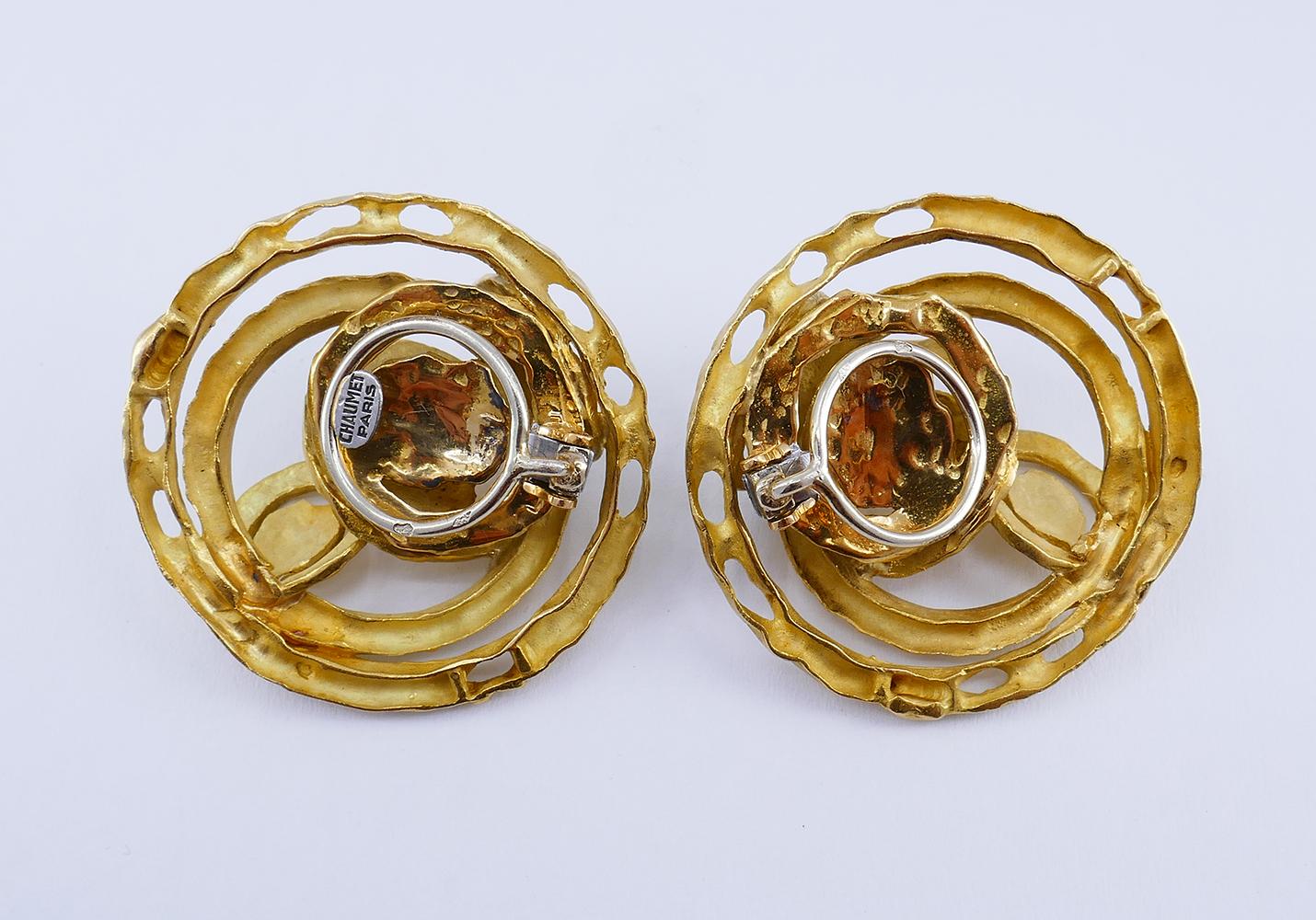 Boucles d'oreilles vintage Chaumet en or 18k à clip Bijoux de succession français en vente 1