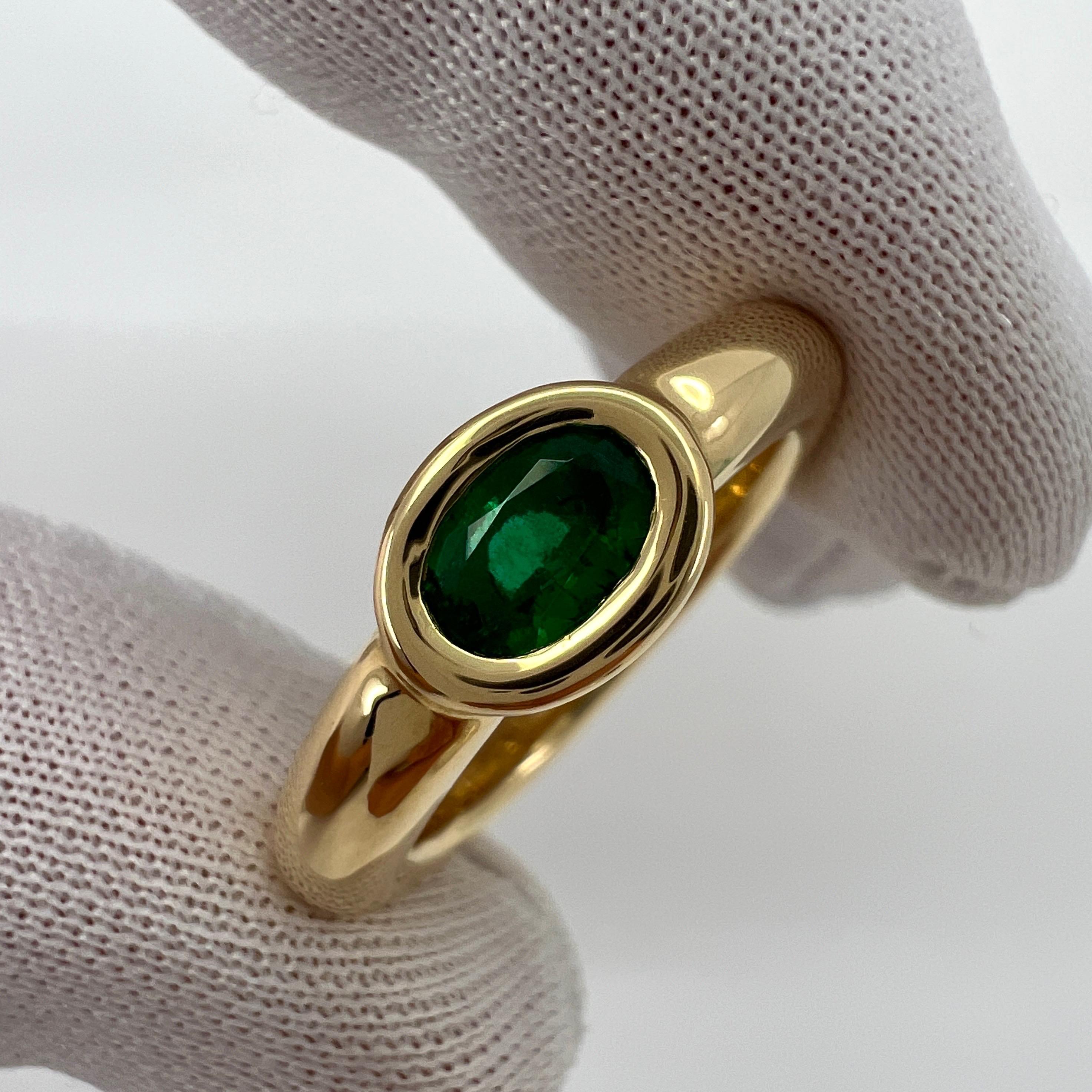 Women's or Men's Vintage Chaumet Green Emerald Oval Cut 18k Yellow Gold Solitaire Bezel Ring